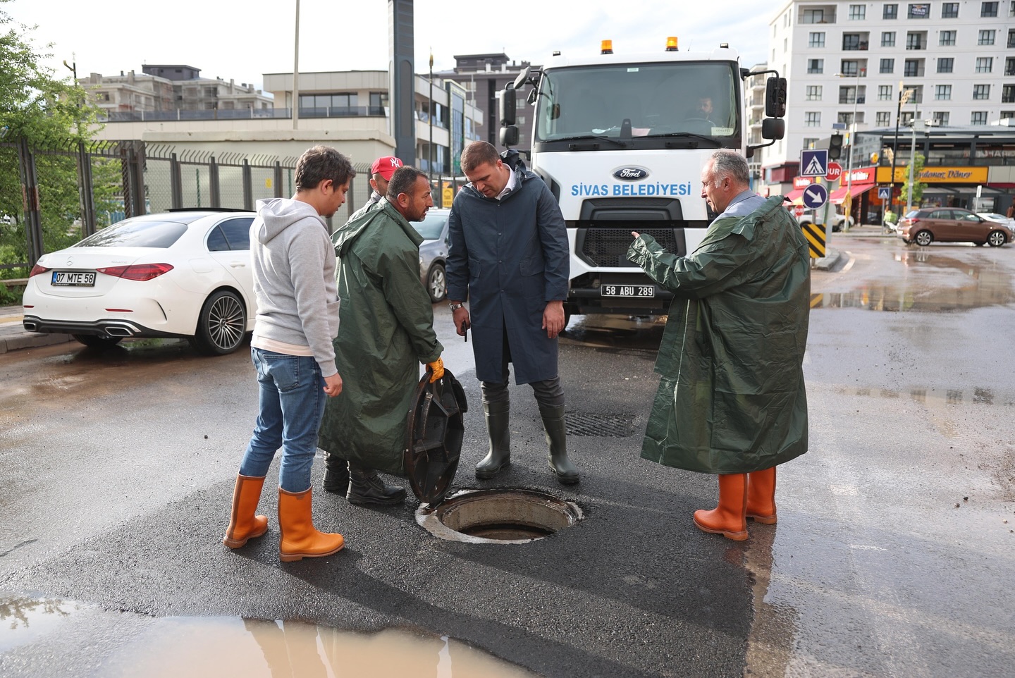 Yağmur ani bastırdı
