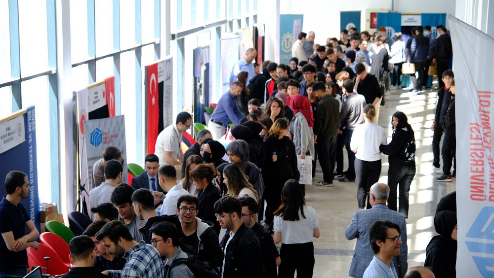 Anadolu Üniversiteler Birliği Tanıtım Fuarı Gerçekleştirildi Anadolu Üniversiteler Birliği Tanıtım Fuarı Gerçekleştirildi