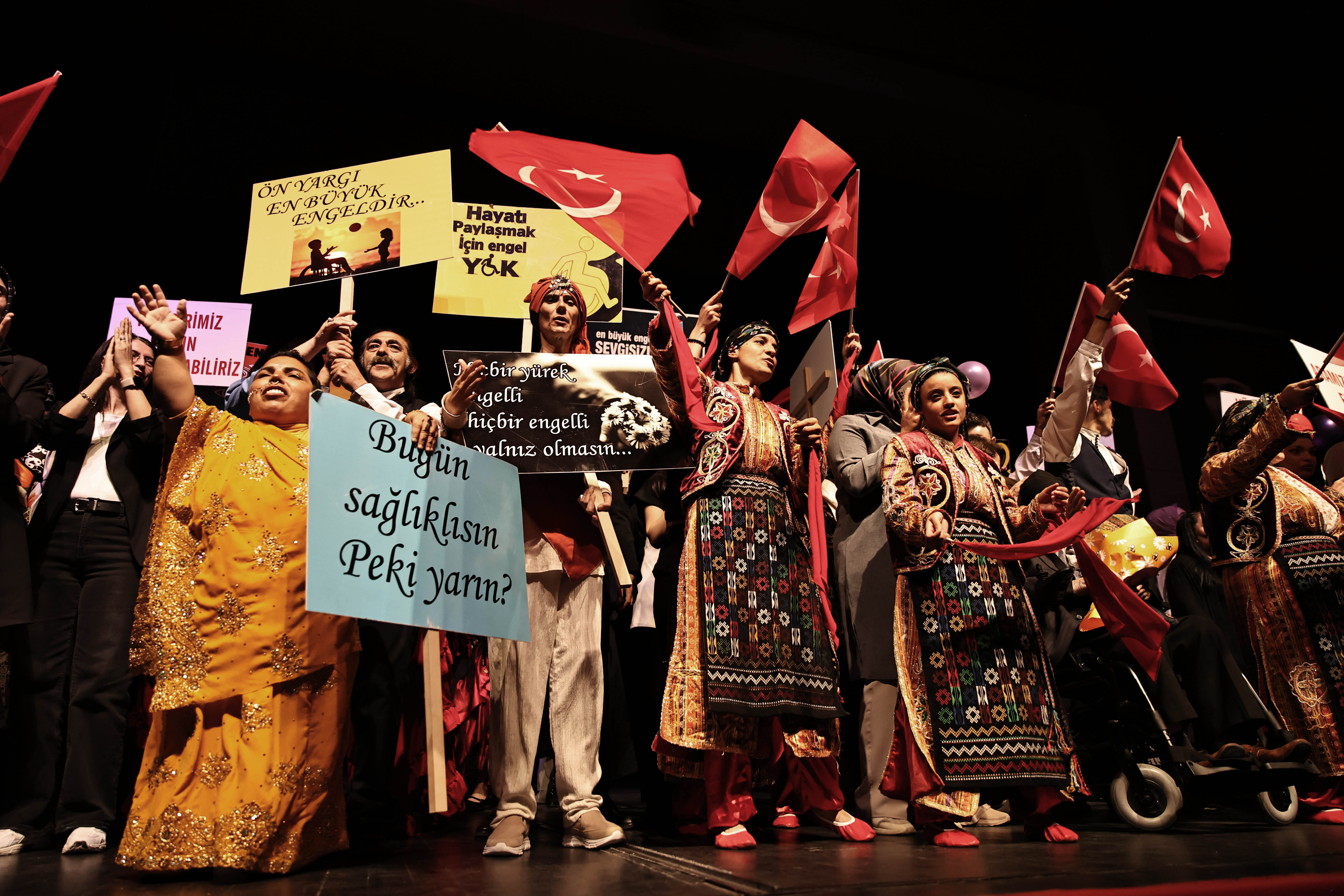 Engel Bedenlerde Değil, Zihinlerdedir Engel Bedenlerde Değil, Zihinlerdedir