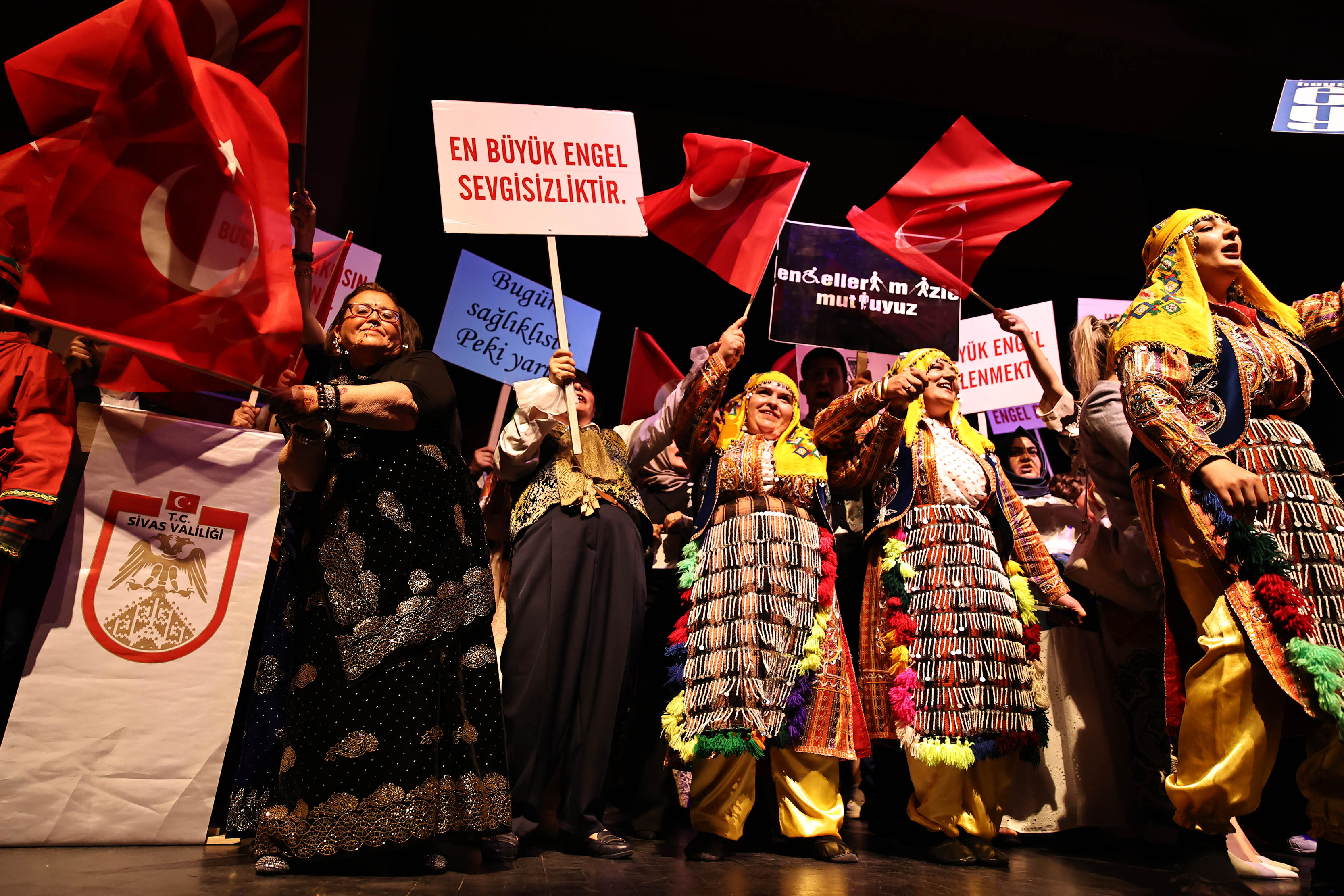 Engel Bedenlerde Değil, Zihinlerdedir Engel Bedenlerde Değil, Zihinlerdedir