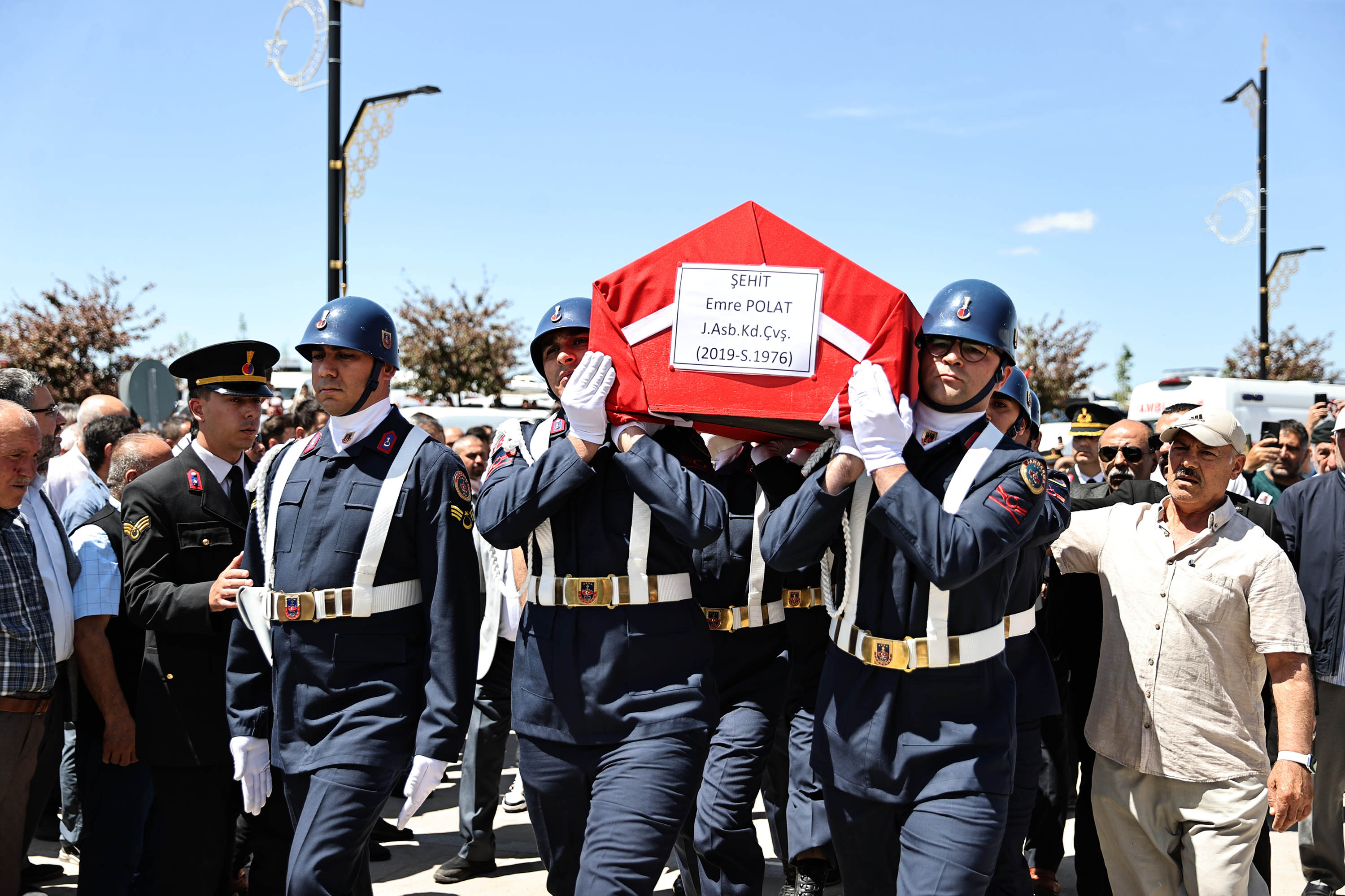 Şehit Emre Polat, Son Yolculuğuna Uğurlandı Şehit Emre Polat, Son Yolculuğuna Uğurlandı