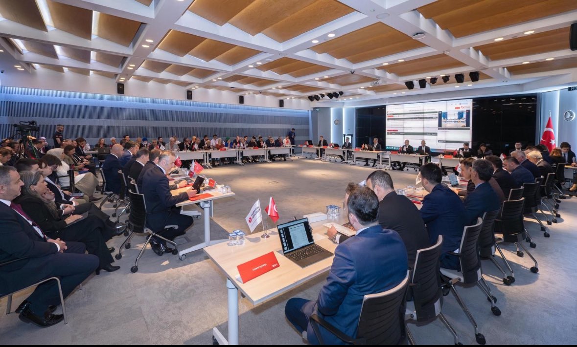 YANDAŞLAR “HUZURLA” UÇUYOR YANDAŞLAR “HUZURLA” UÇUYOR