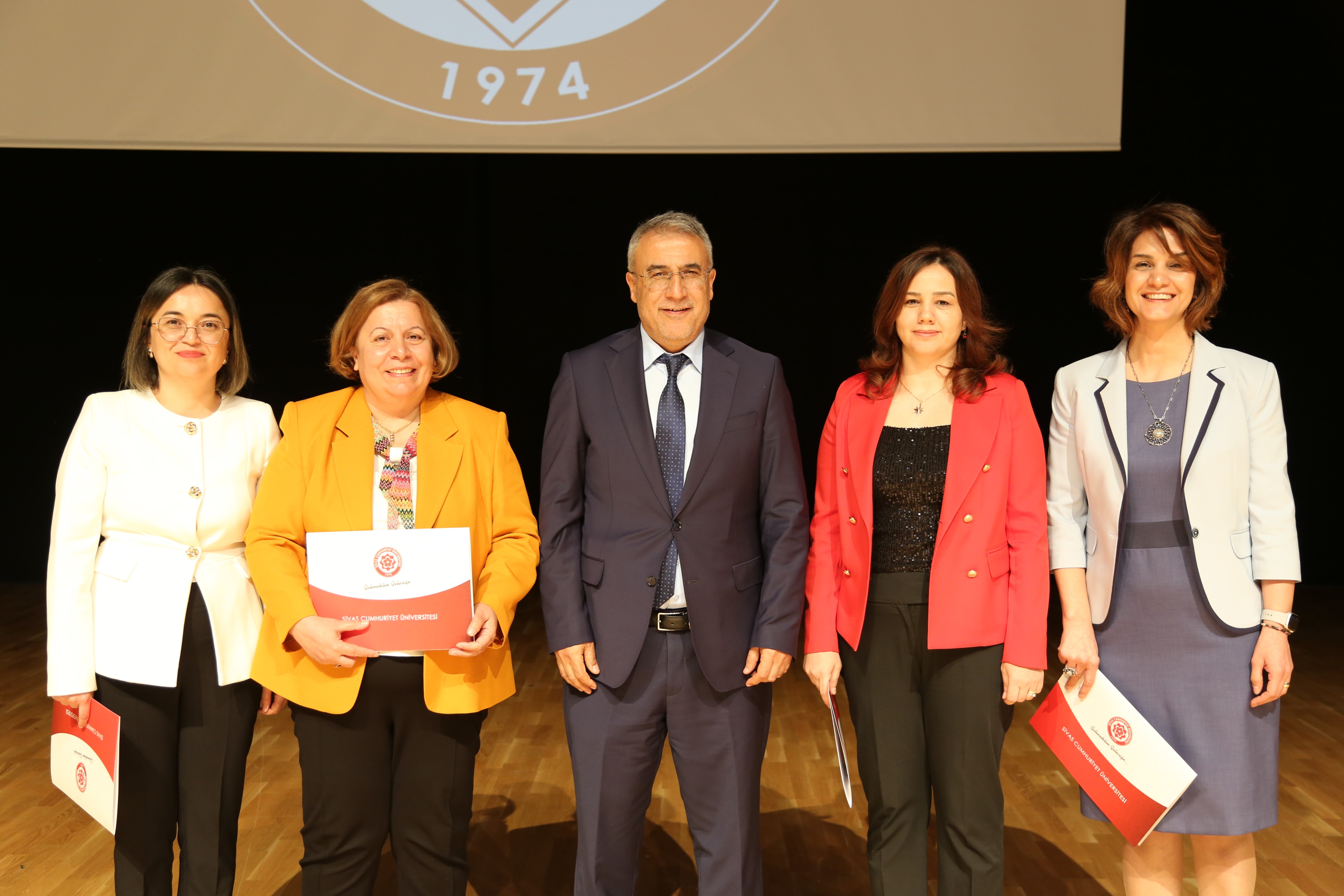 Güçlü Geleceğin Anahtarı “Hemşireler” Güçlü Geleceğin Anahtarı “Hemşireler”