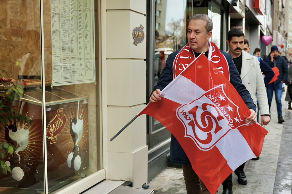 Belediye Başkanı Dr Adem Uzundan Sivasspora Destek Belediye Başkanı Dr Adem Uzundan Sivasspora Destek