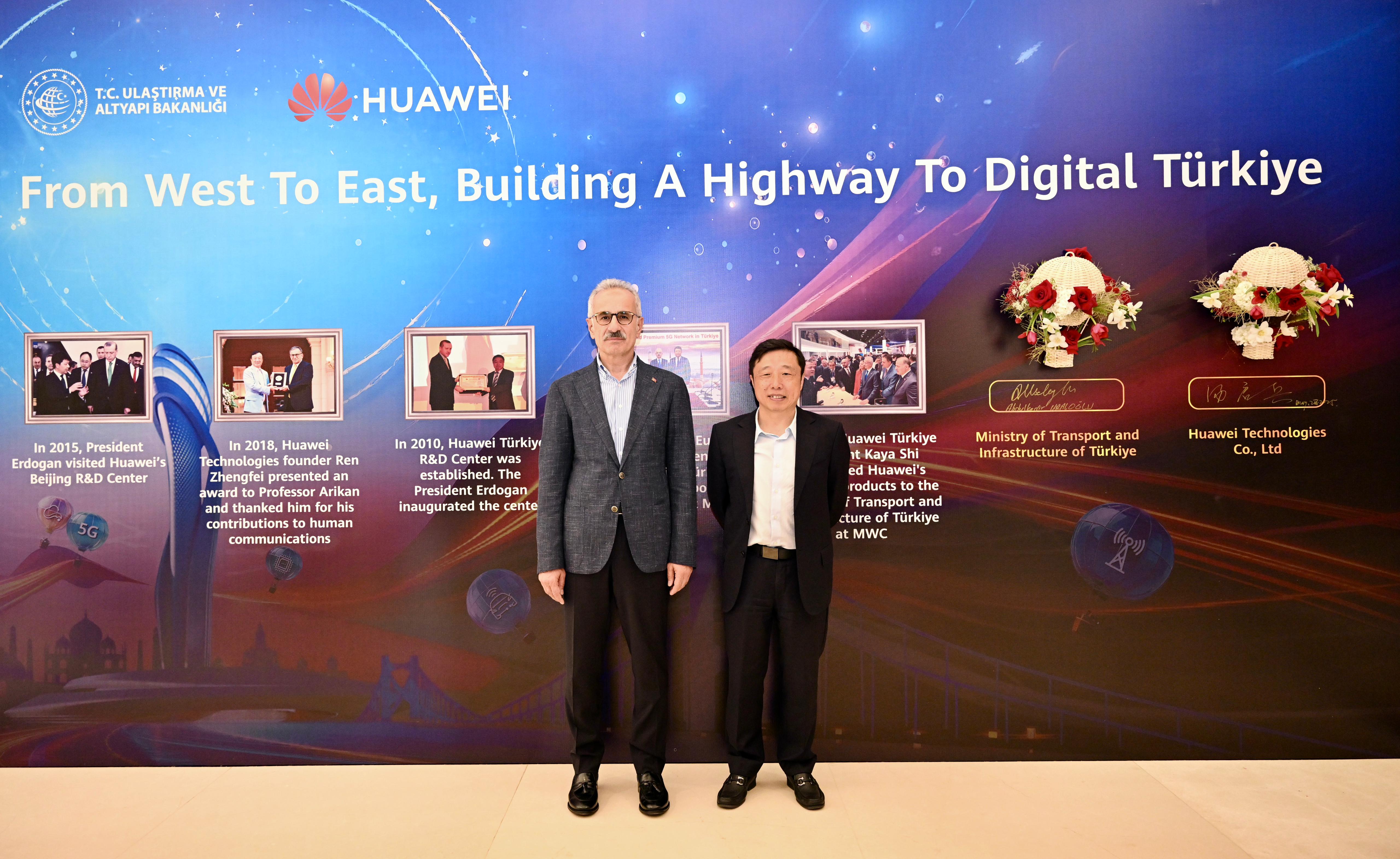 BAKAN URALOĞLU, TEKNOLOJİ DEVLERİYLE BİR ARAYA GELDİ