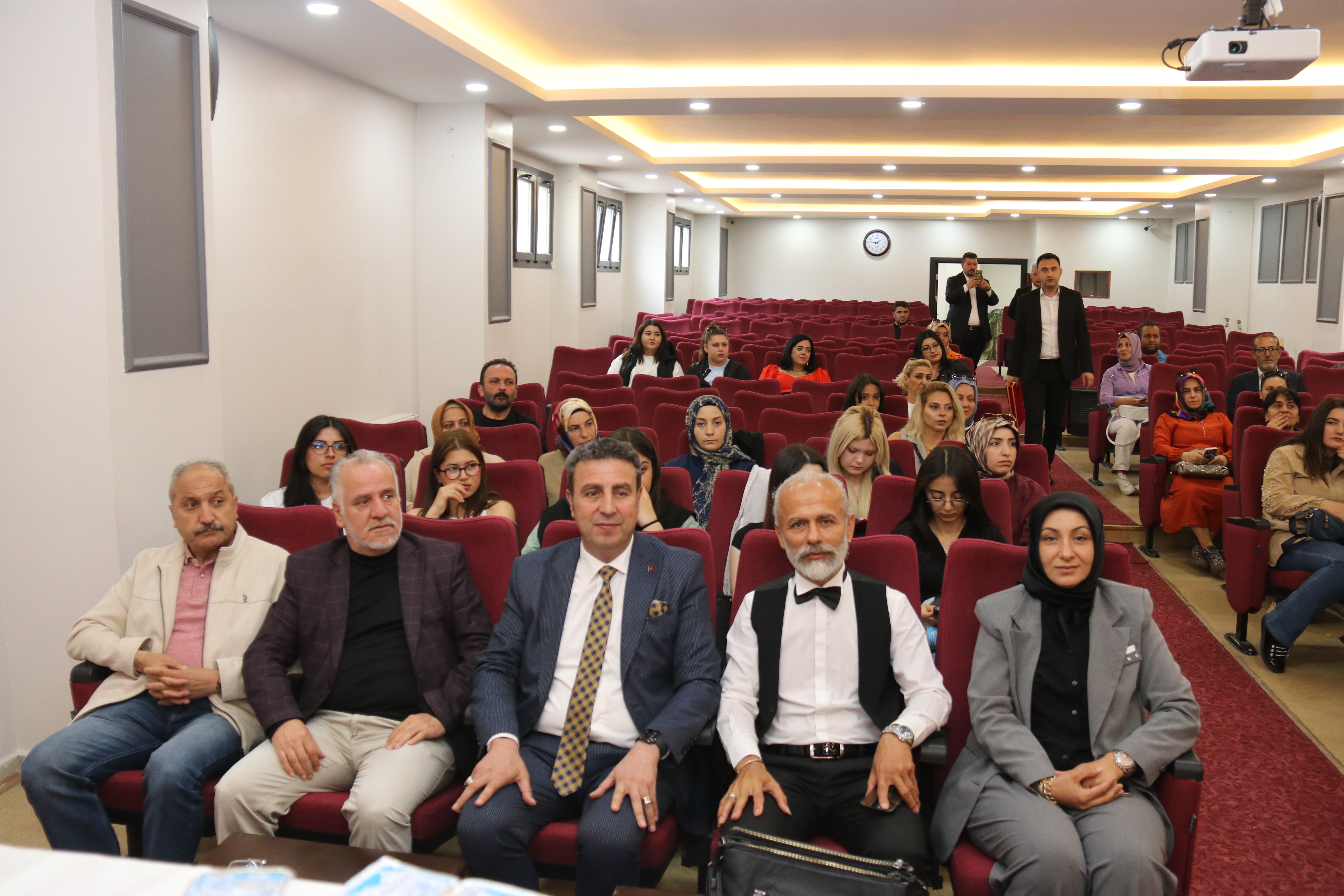 KUAFÖRLERE TOPUZ EĞİTİMİ VERİLDİ KUAFÖRLERE TOPUZ EĞİTİMİ VERİLDİ