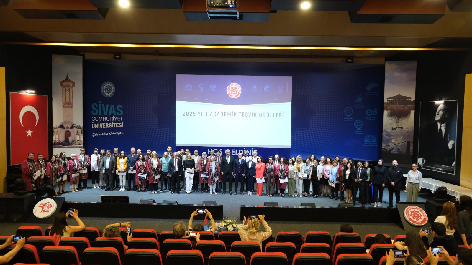 SCÜ’de Akademik Teşvik Ödül Töreni Düzenlendi SCÜ’de Akademik Teşvik Ödül Töreni Düzenlendi