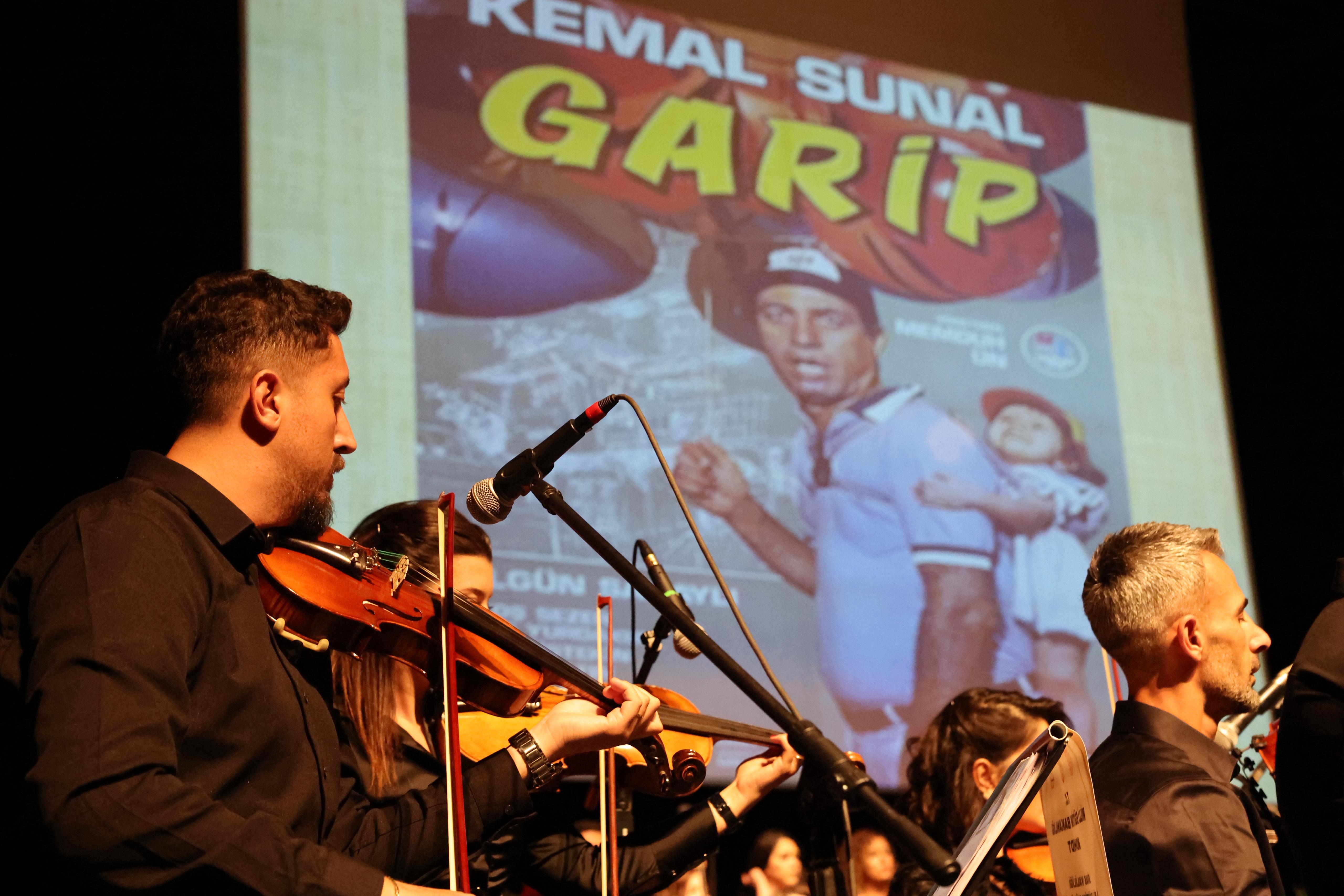 "Sivas Maarif Orkestrası" ilk konserini gerçekleştirdi. "Sivas Maarif Orkestrası" ilk konserini gerçekleştirdi.