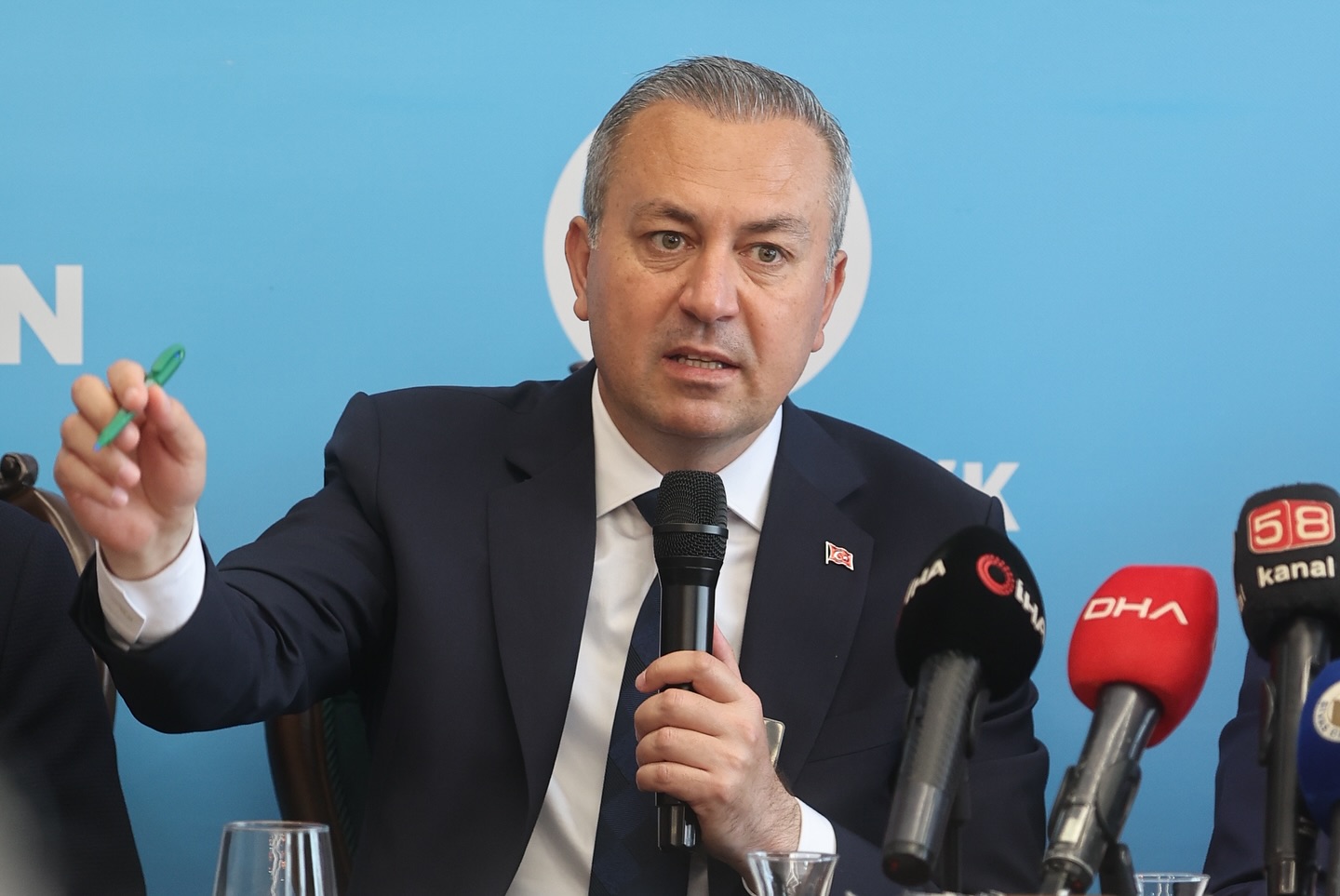 Belediye Başkanı Dr. Adem Uzun, Büyük Birlik Partisi Genel Başkanı Mustafa Destici’nin katılımıyla düzenlenen Sivil Toplum Kuruluşları ve Basın Mensupları Buluşmasına katıldı