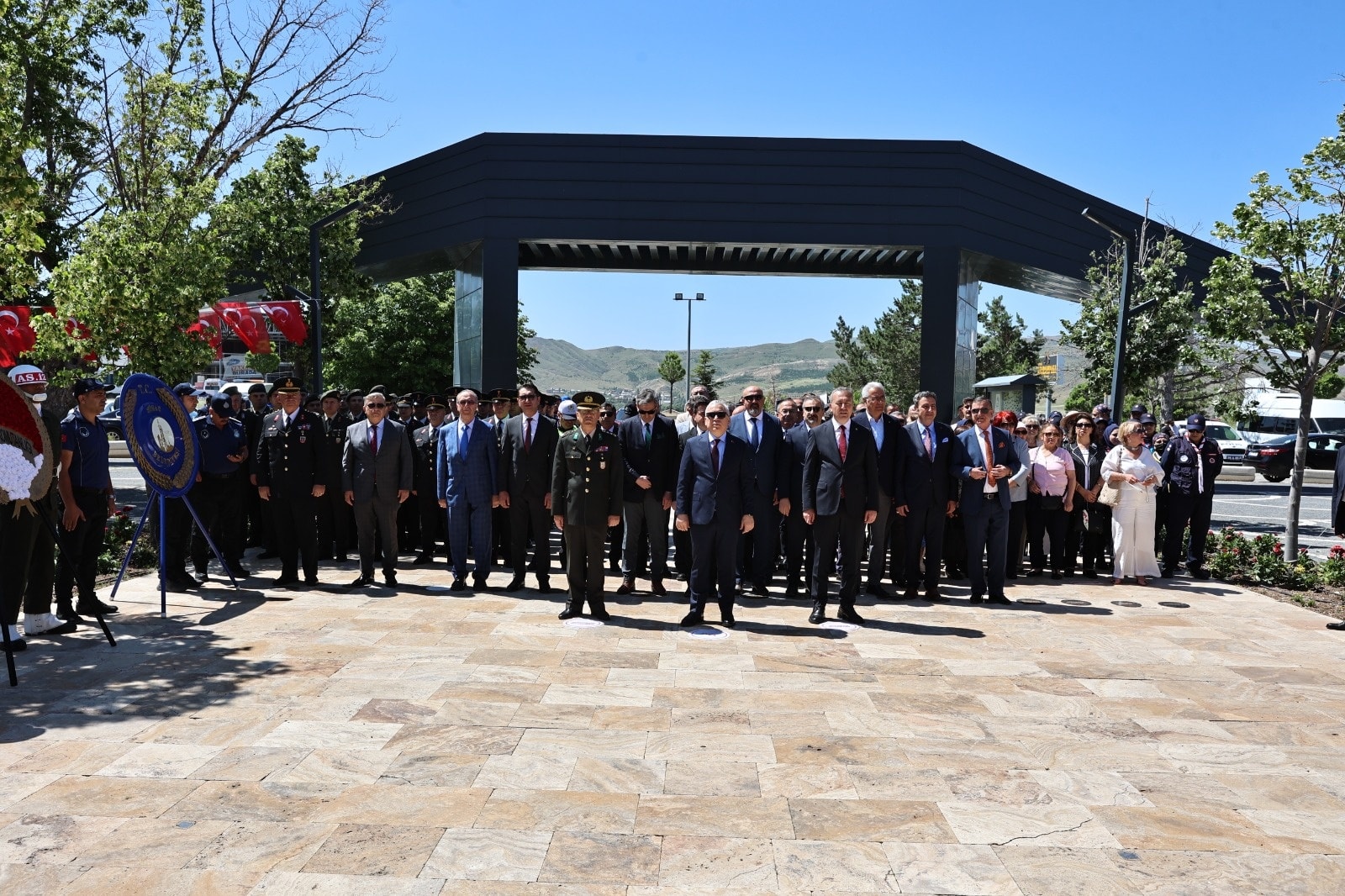 Mustafa Kemal Atatürk'ün, Sivas'a ilk teşriflerinin 106'ncı yıl dönümü, düzenlenen törenle kutlandı. Mustafa Kemal Atatürk'ün, Sivas'a ilk teşriflerinin 106'ncı yıl dönümü, düzenlenen törenle kutlandı.