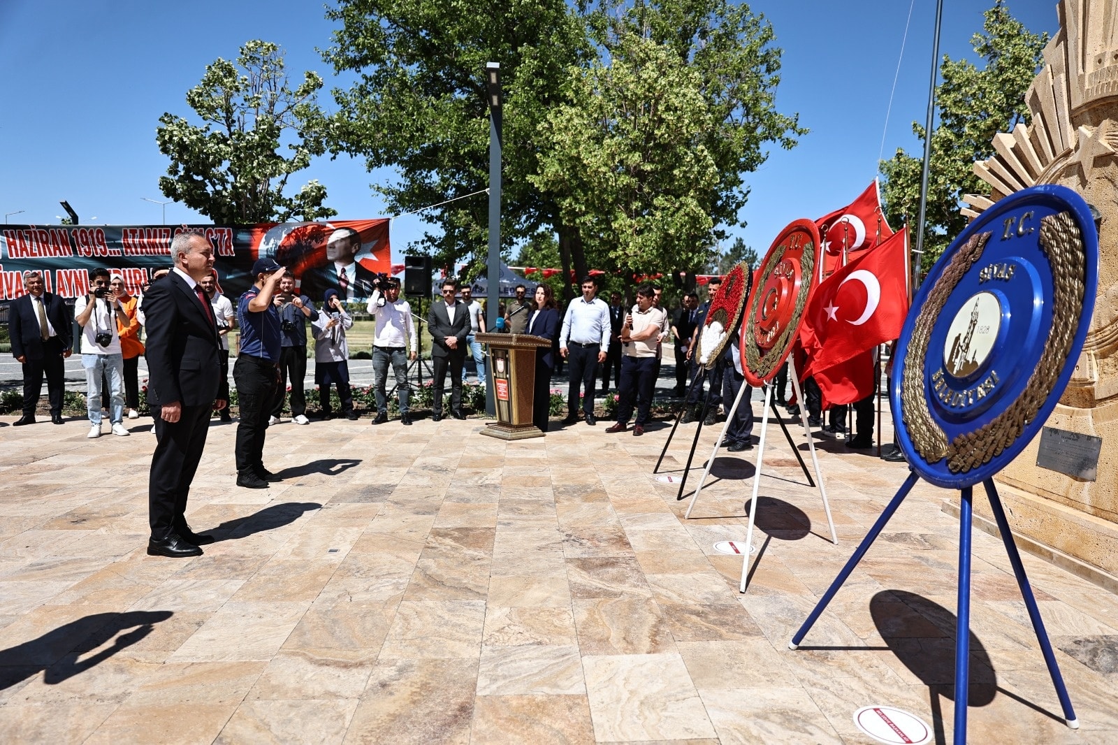 Mustafa Kemal Atatürk'ün, Sivas'a ilk teşriflerinin 106'ncı yıl dönümü, düzenlenen törenle kutlandı. Mustafa Kemal Atatürk'ün, Sivas'a ilk teşriflerinin 106'ncı yıl dönümü, düzenlenen törenle kutlandı.