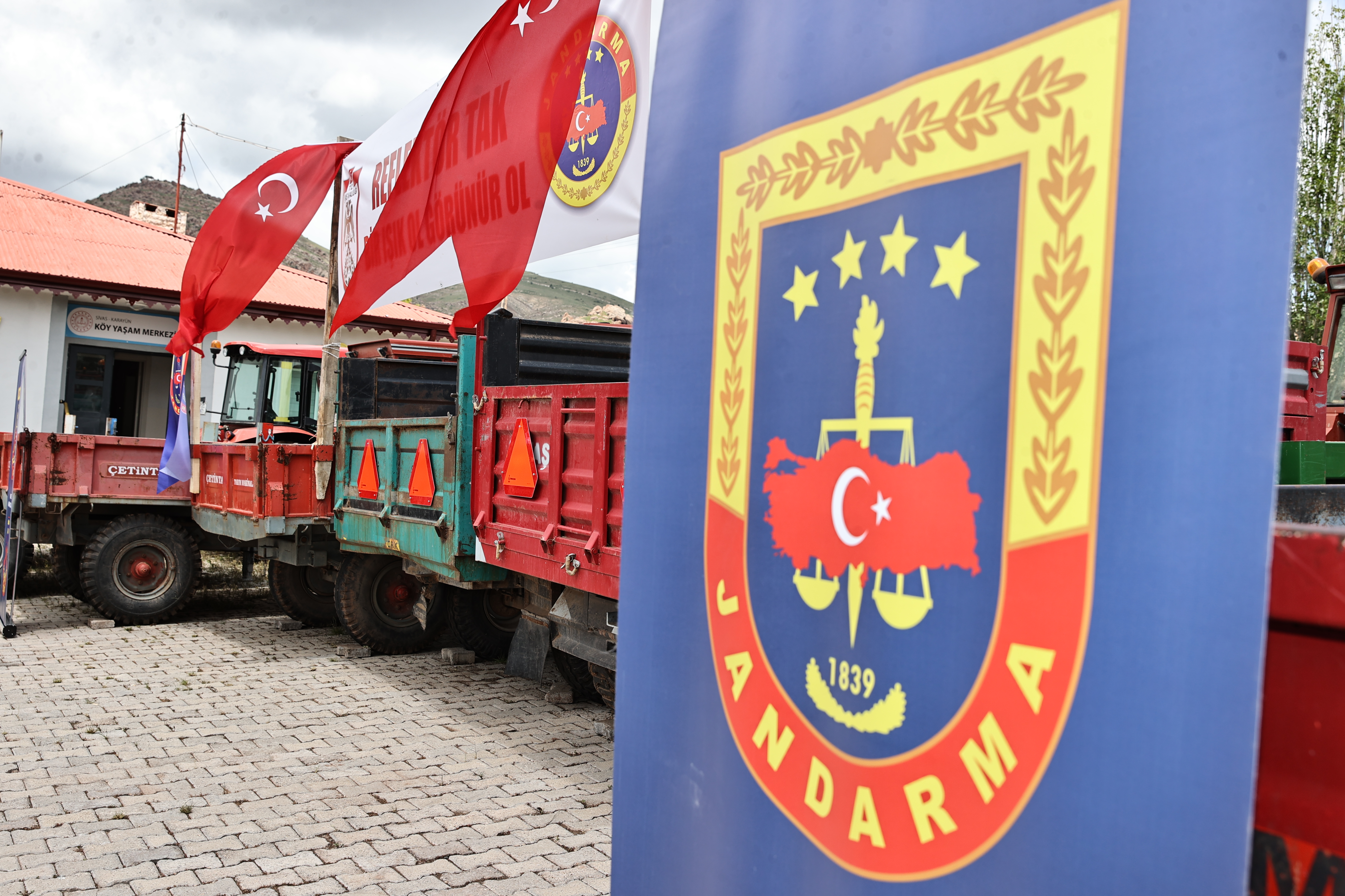 Reflektör Tak, Işık Ol, Görünür Ol