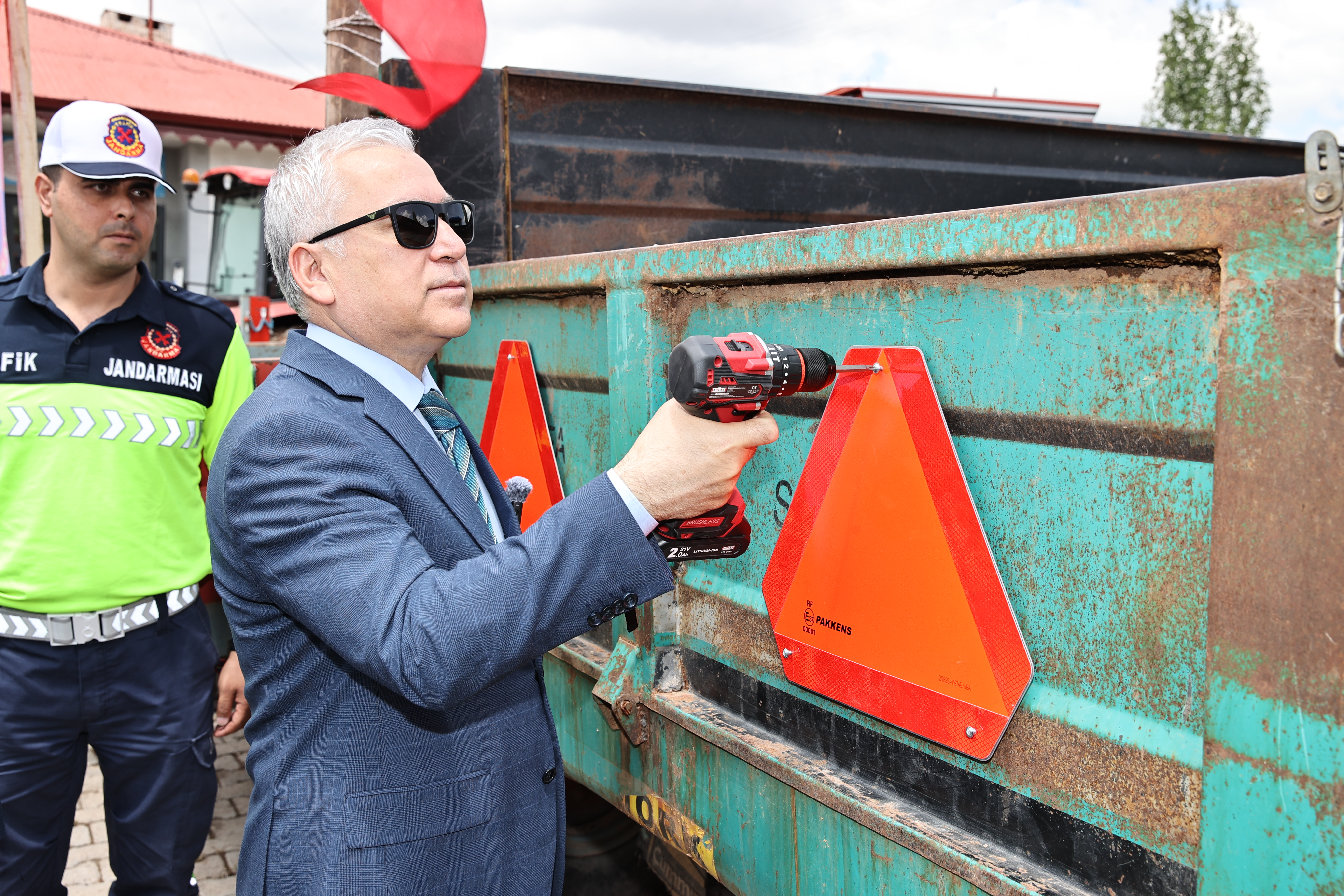 Reflektör Tak, Işık Ol, Görünür Ol