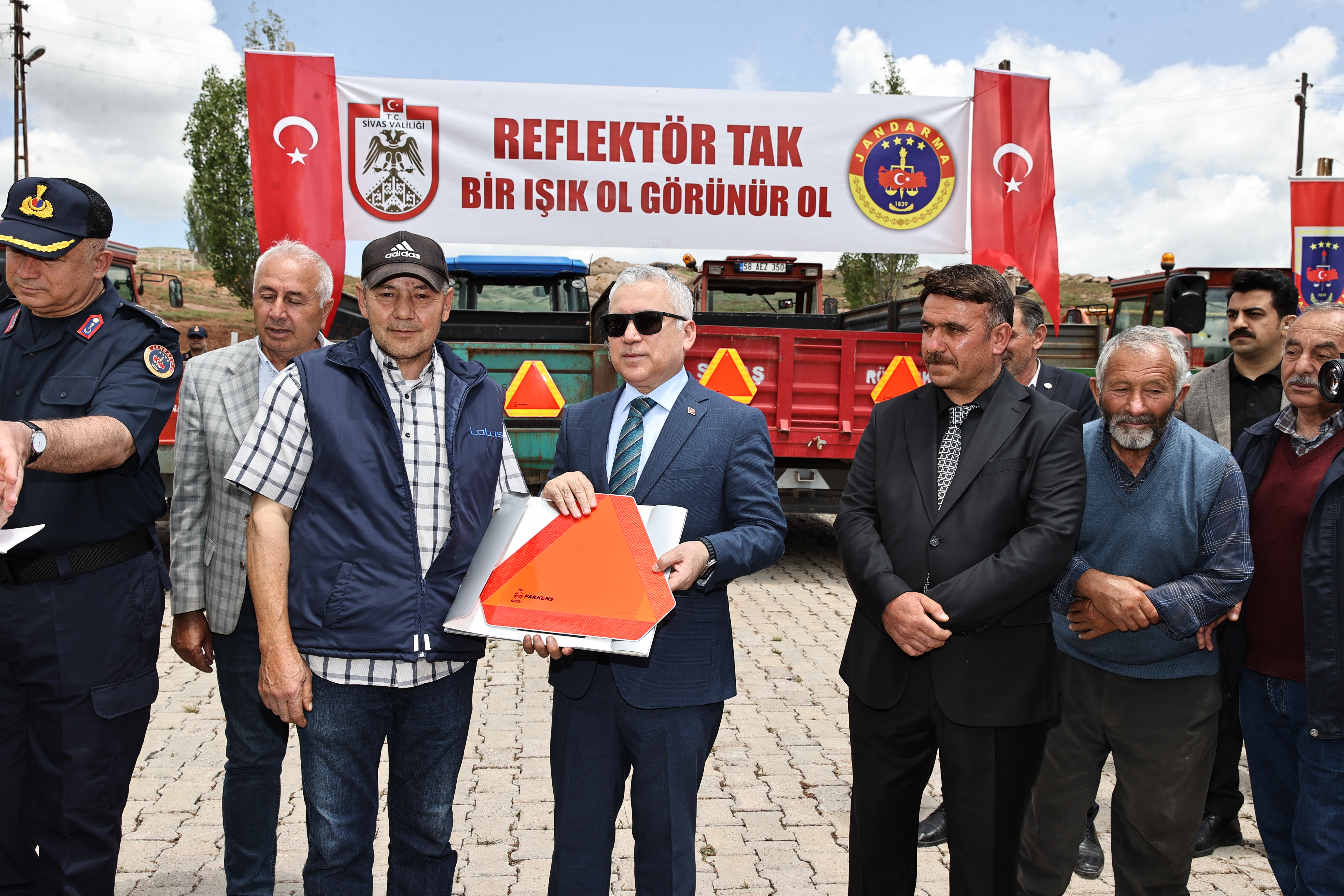 Reflektör Tak, Işık Ol, Görünür Ol