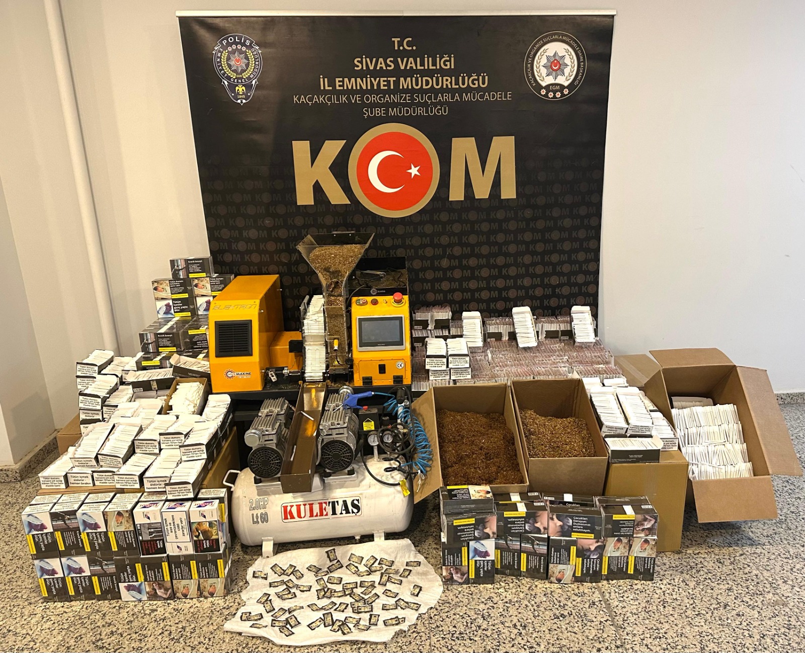 TÜTÜN MAMULLERİ, MAKARON, ELEKTRONİK SİGARA VE ELEKTRONİK SİGARA SARMA MAKİNESİ ELE GEÇİRİLDİ TÜTÜN MAMULLERİ, MAKARON, ELEKTRONİK SİGARA VE ELEKTRONİK SİGARA SARMA MAKİNESİ ELE GEÇİRİLDİ