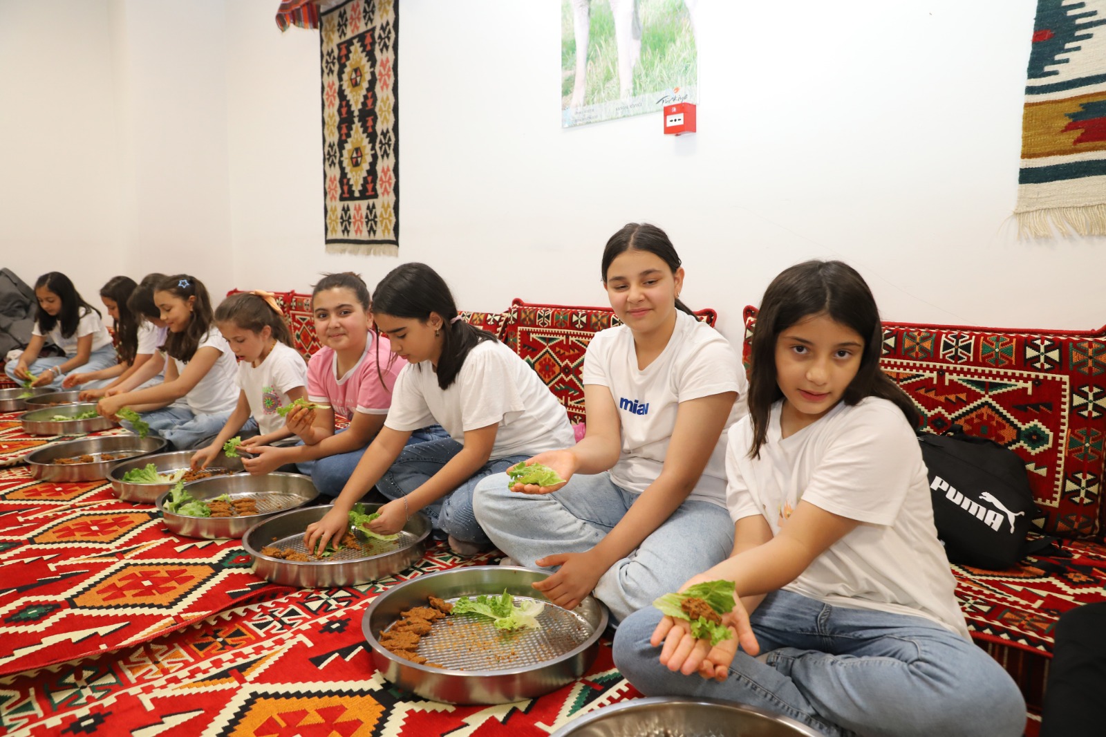 “Minik Eller Büyük İşler Projesi” “Minik Eller Büyük İşler Projesi”
