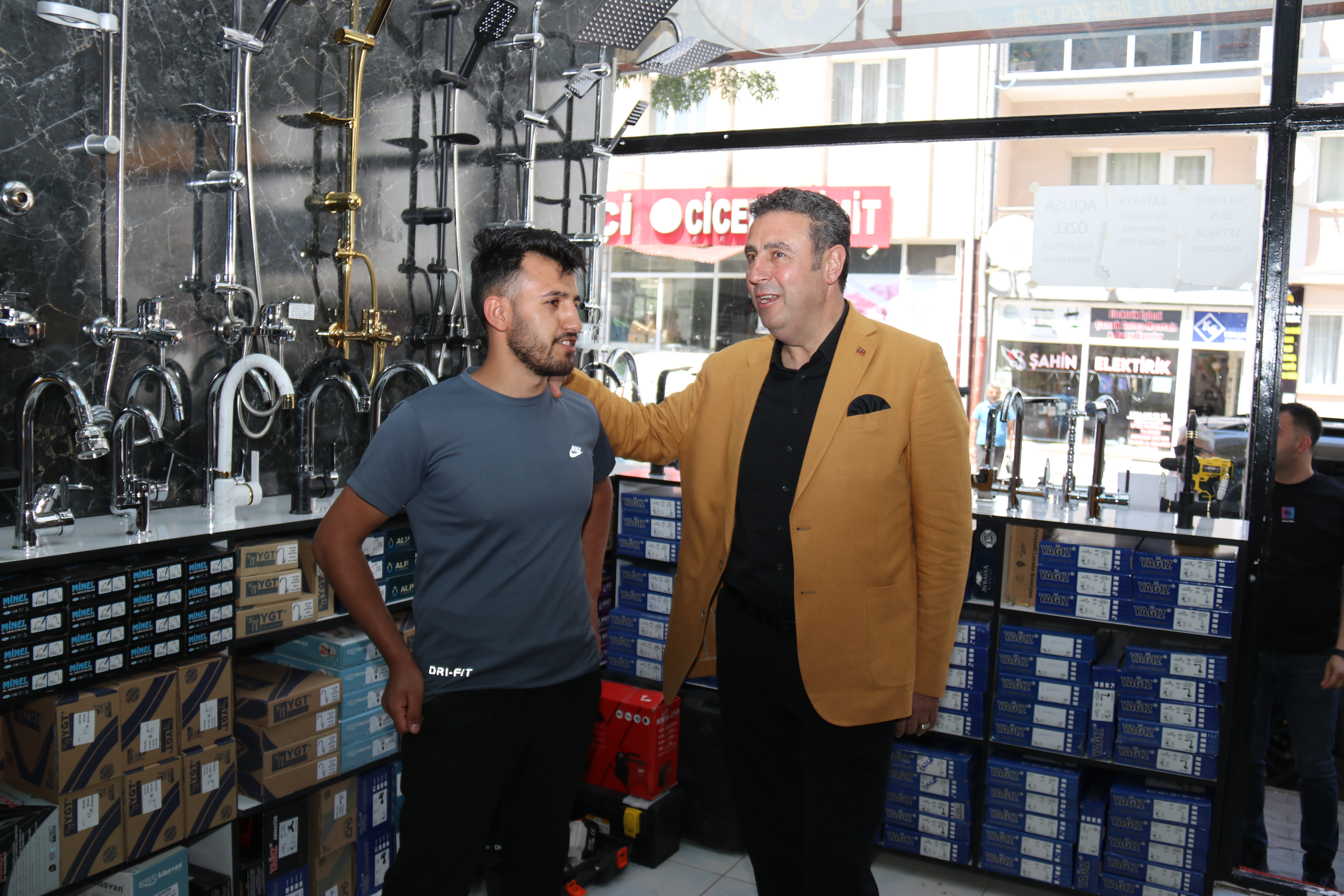 GURBETÇİLER, ESNAFI HAREKETLENDİRDİ GURBETÇİLER, ESNAFI HAREKETLENDİRDİ