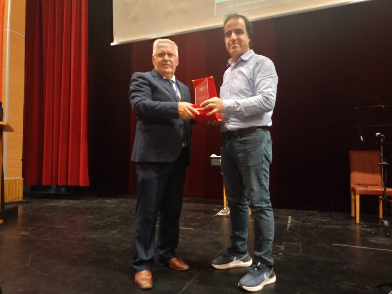 15. Geleneksel Uluslararası Âşıkların Telinden Şairlerin Dilinden Şiir ve Müzik Şöleni 15. Geleneksel Uluslararası Âşıkların Telinden Şairlerin Dilinden Şiir ve Müzik Şöleni