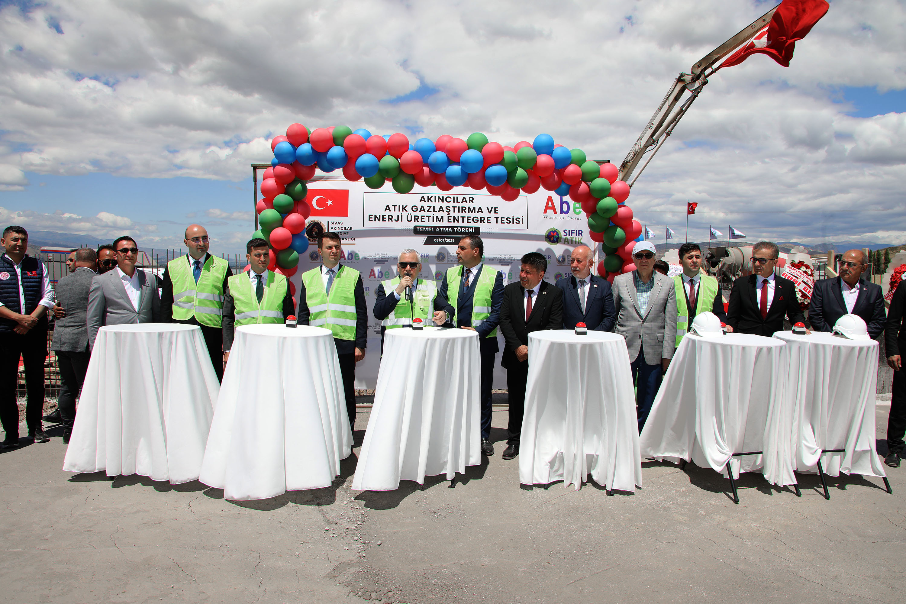 Vali Yılmaz Şimşek, Akıncılar'ı Ziyaret Etti Vali Yılmaz Şimşek, Akıncılar'ı Ziyaret Etti