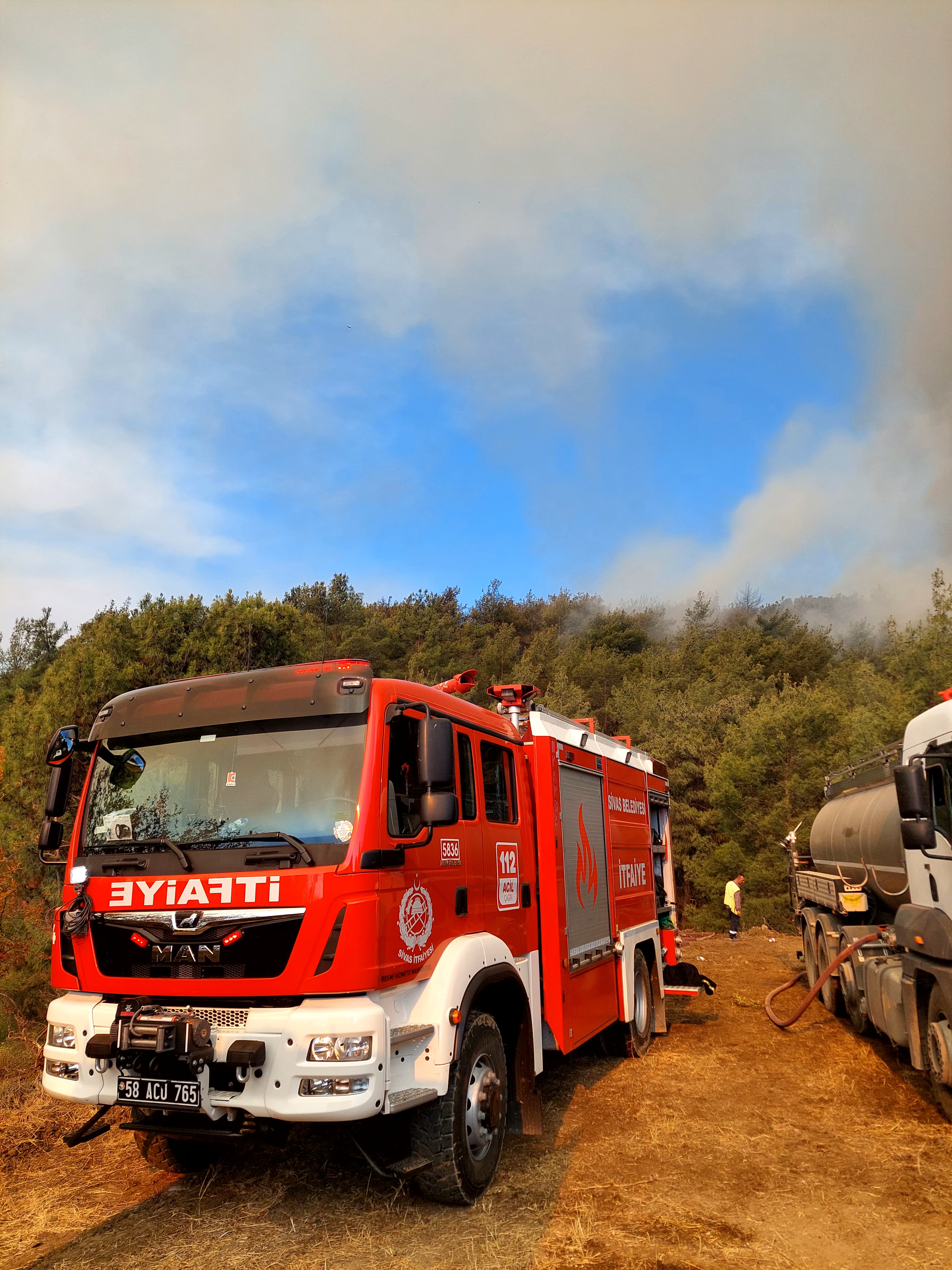 SİVAS İTFAİYESİ, HATAY’DAKİ ORMAN YANGINLARINA DESTEK VERİYOR