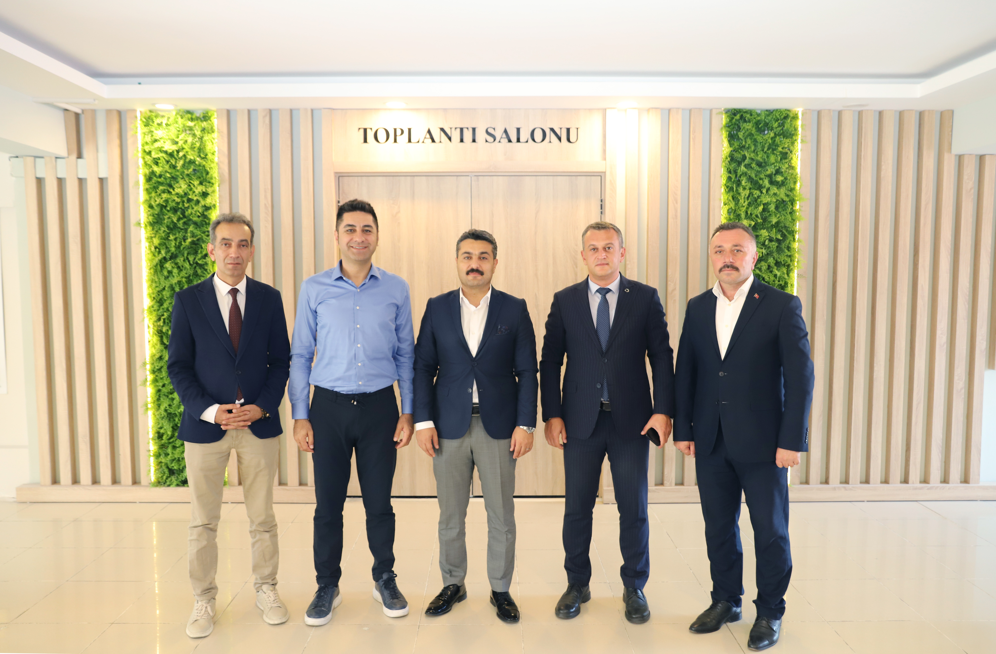 Millî Eğitim Müdürlüğüne bağlı il merkezindeki tüm okul ve kurumlar ile 16 ilçe millî eğitim müdürlüğünde kadrolu ve sözleşmeli personelin maaş ve diğer ödemelerine ilişkin promosyon ihalesi