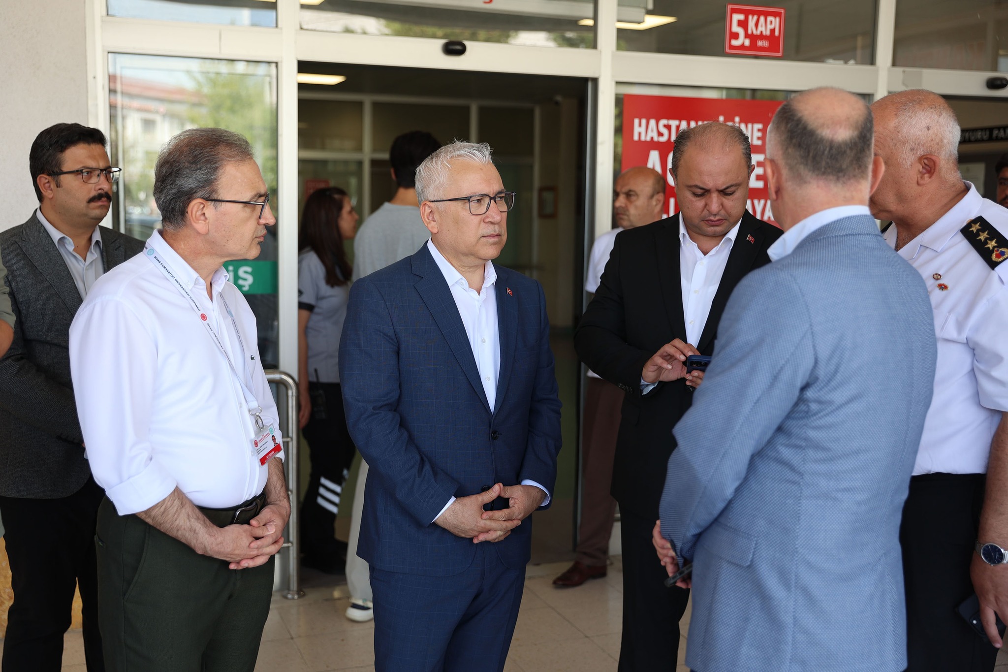 Vali Şimşek, 2 Kazanın Ardından Hastaneyi Ziyaret Etti Vali Şimşek, 2 Kazanın Ardından Hastaneyi Ziyaret Etti