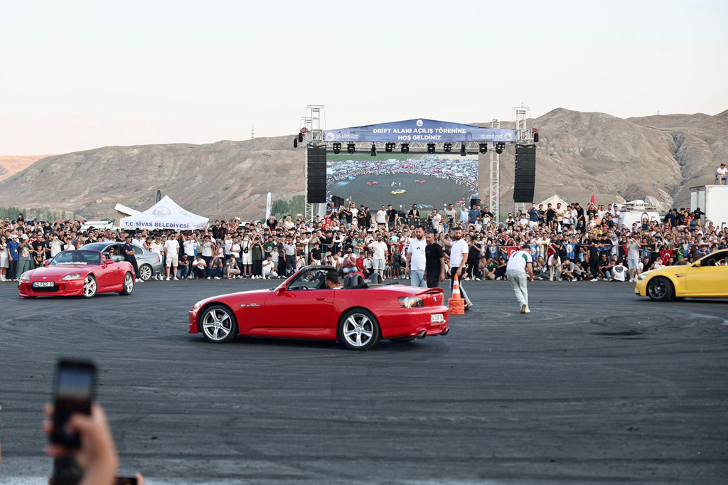 DRİFT ALANI COŞKULU BİR TÖRENLE HİZMETE AÇILDI DRİFT ALANI COŞKULU BİR TÖRENLE HİZMETE AÇILDI