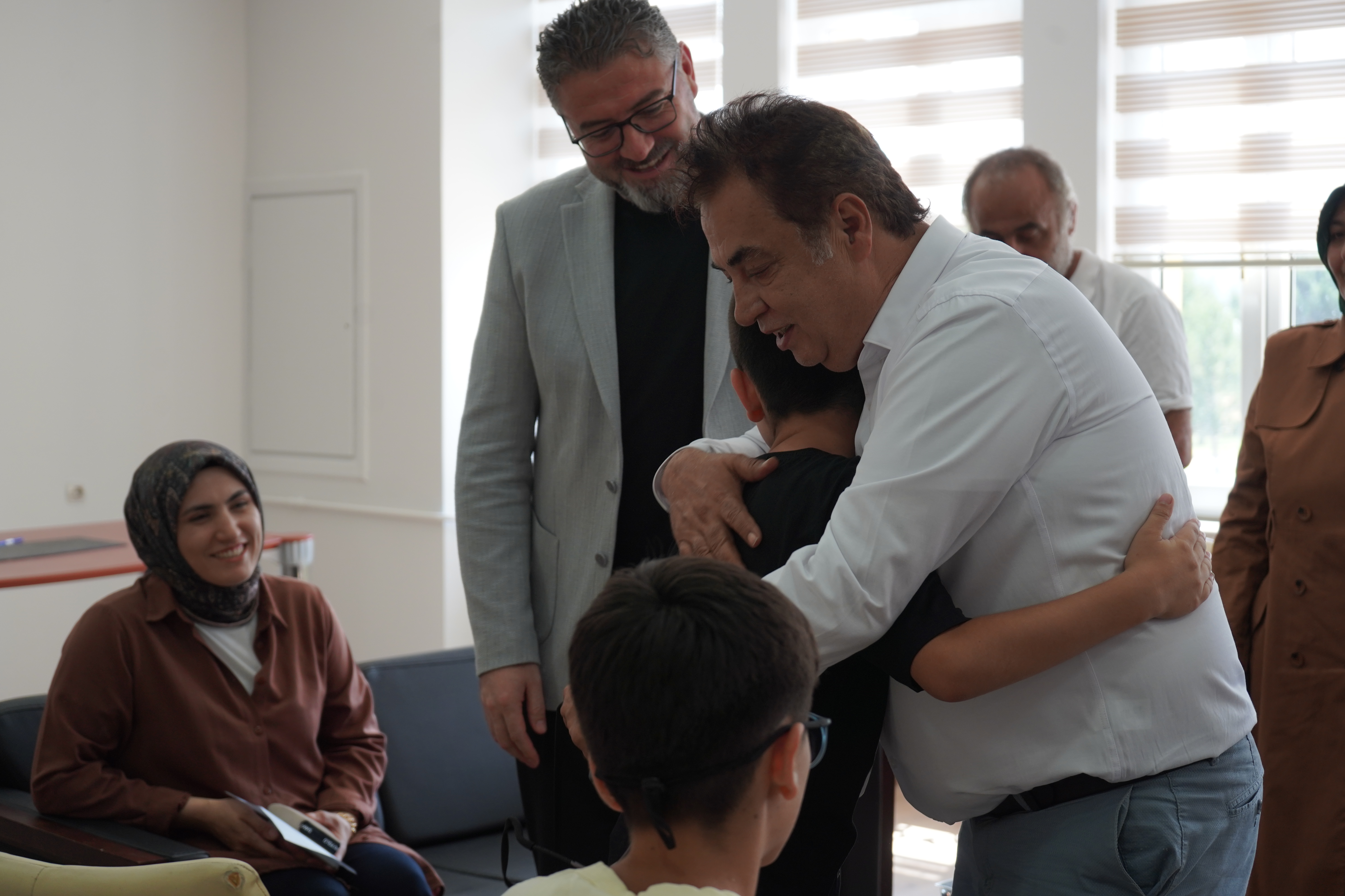 Sivas Cumhuriyet Üniversitesi Rektörü Prof. Dr. Ahmet Şengönül’den Diş Hekimliği Fakültesi’ne Ziyaret Sivas Cumhuriyet Üniversitesi Rektörü Prof. Dr. Ahmet Şengönül’den Diş Hekimliği Fakültesi’ne Ziyaret