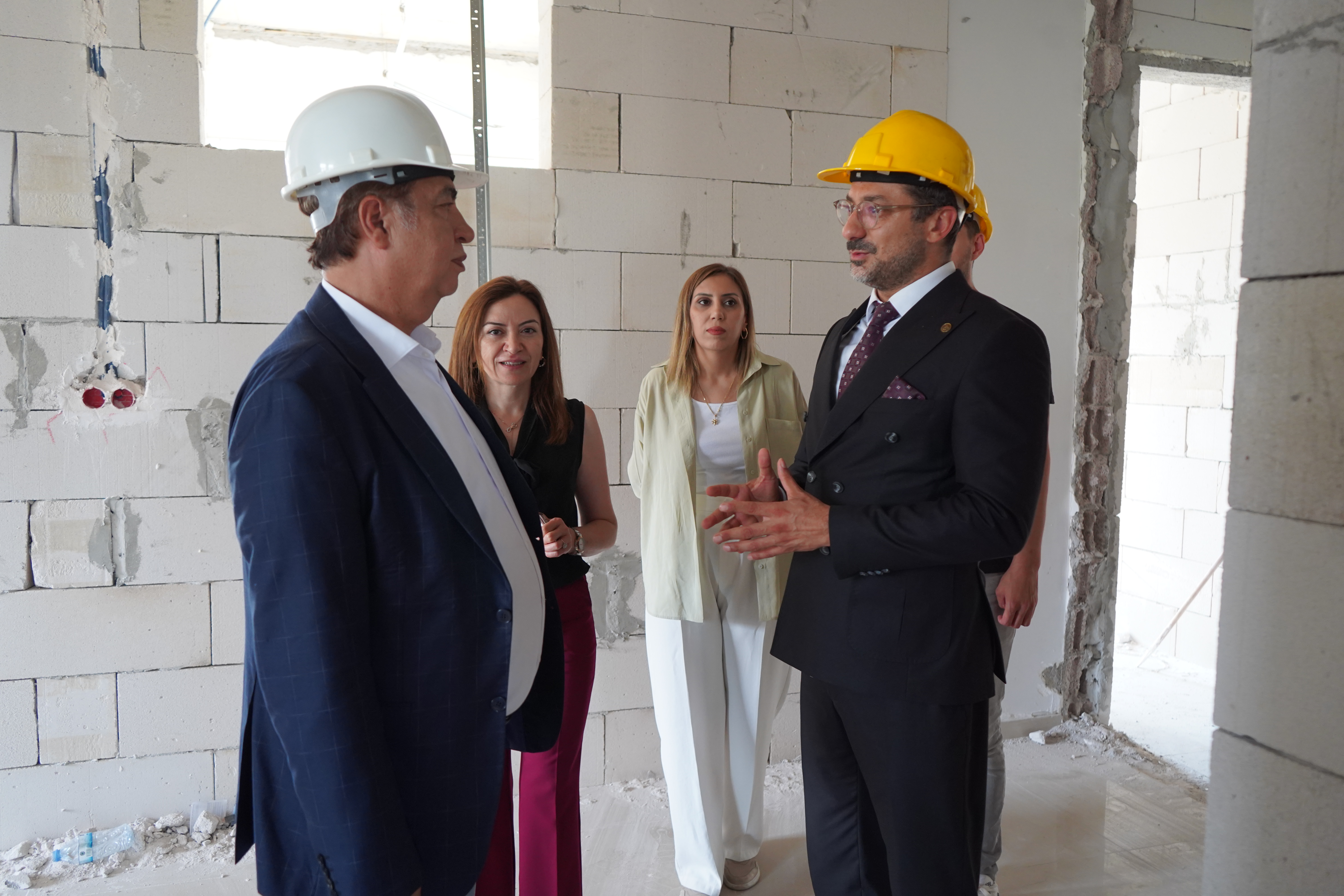 Sivas Cumhuriyet Üniversitesi Rektörü Prof. Dr. Ahmet Şengönül’den Diş Hekimliği Fakültesi’ne Ziyaret Sivas Cumhuriyet Üniversitesi Rektörü Prof. Dr. Ahmet Şengönül’den Diş Hekimliği Fakültesi’ne Ziyaret