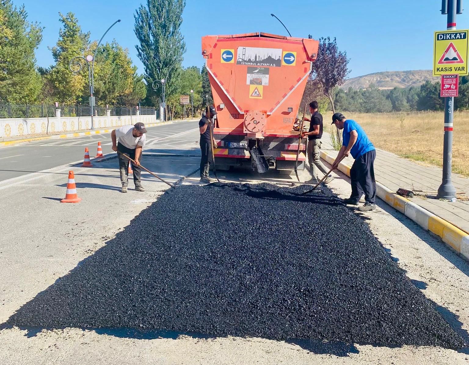 SCÜ’de Yeni Dönem Öncesi Yol Bakım ve Onarım Çalışmaları Sürüyor