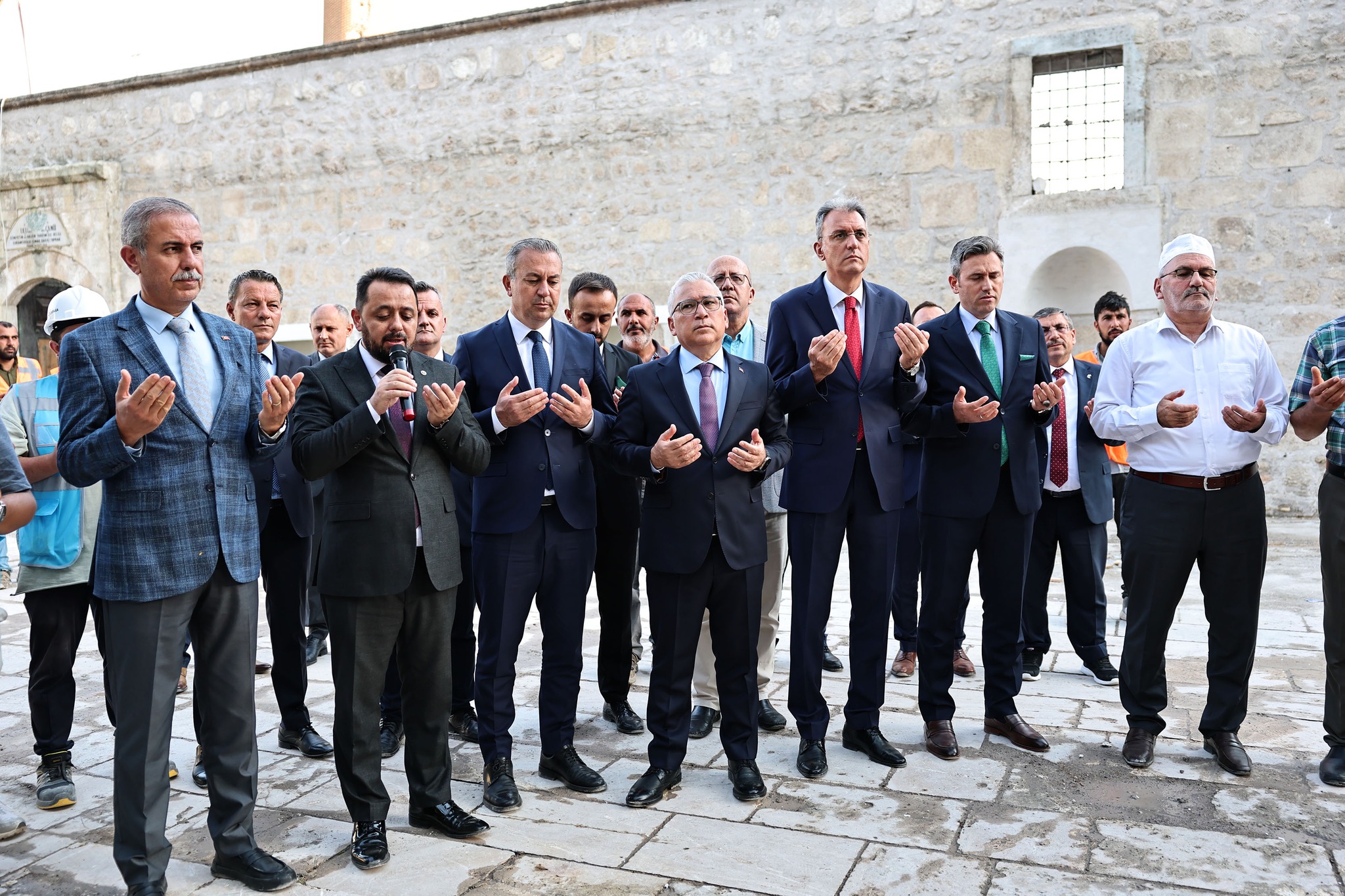 Sivas Kongresi delegeleri kabirleri başında dualarla anıldı