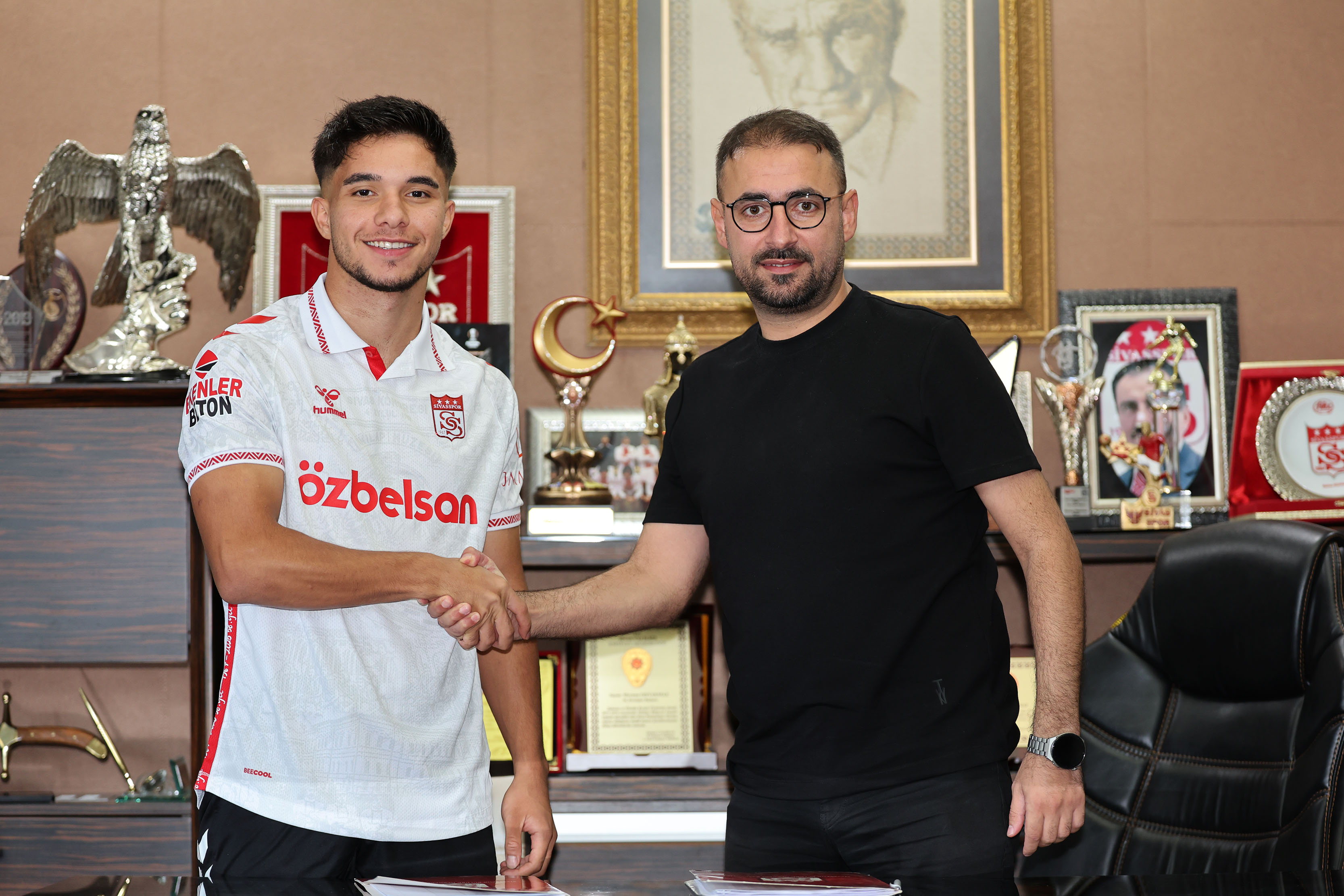 3 Genç Oyuncuyla Profesyonel Sözleşme İmzaladı