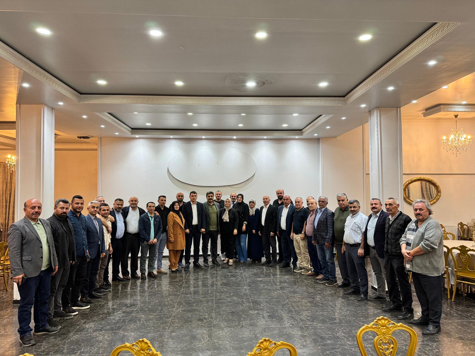 Ak Parti Sivas Milletvekili Hakan Aksu Önceki Dönem Merkez İlçe Başkanı Burak Kuruçay ile bir araya geldi