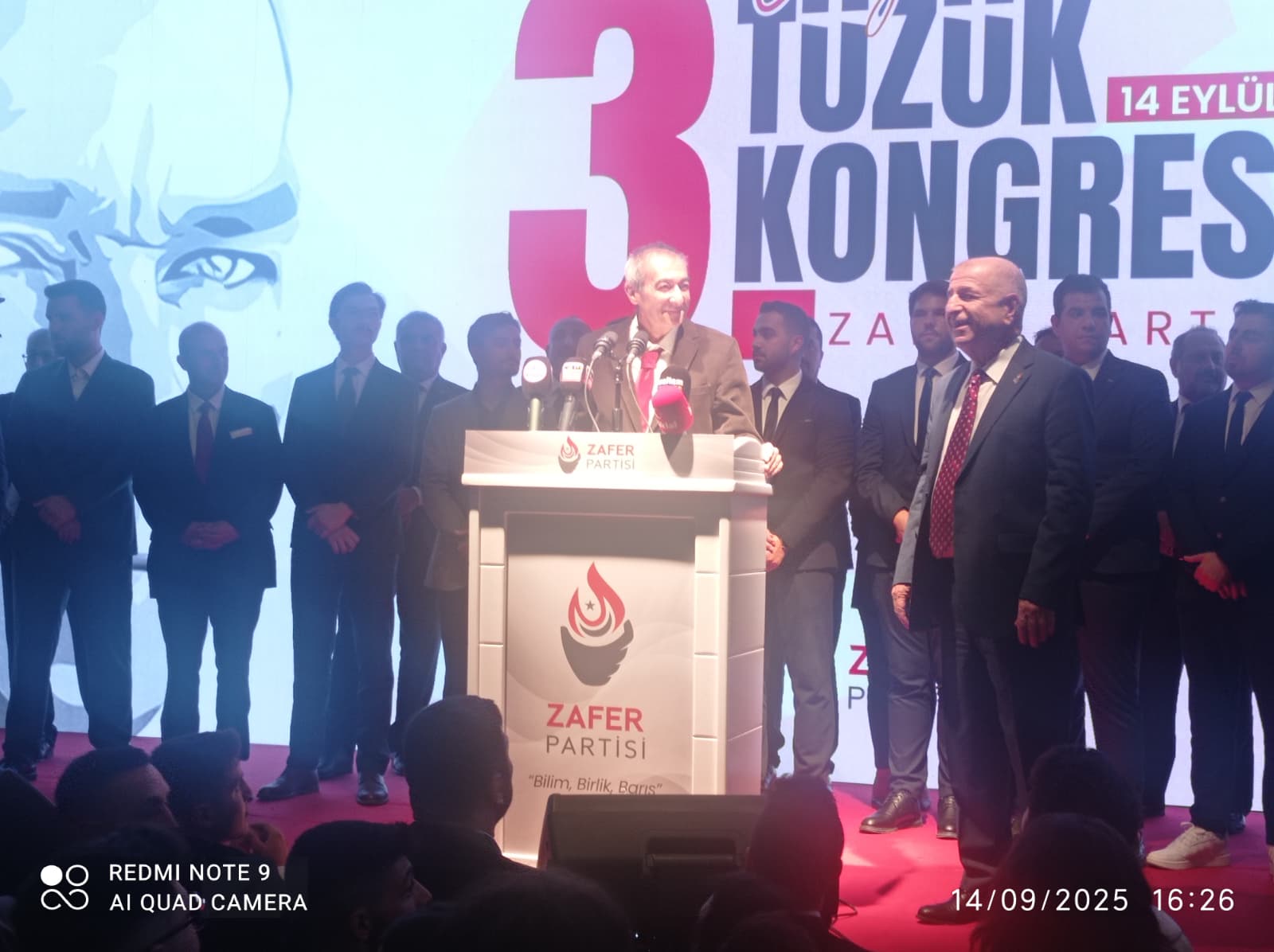 SCÜ'den CHP' li profesör Zafer Partisi'ne katıldı