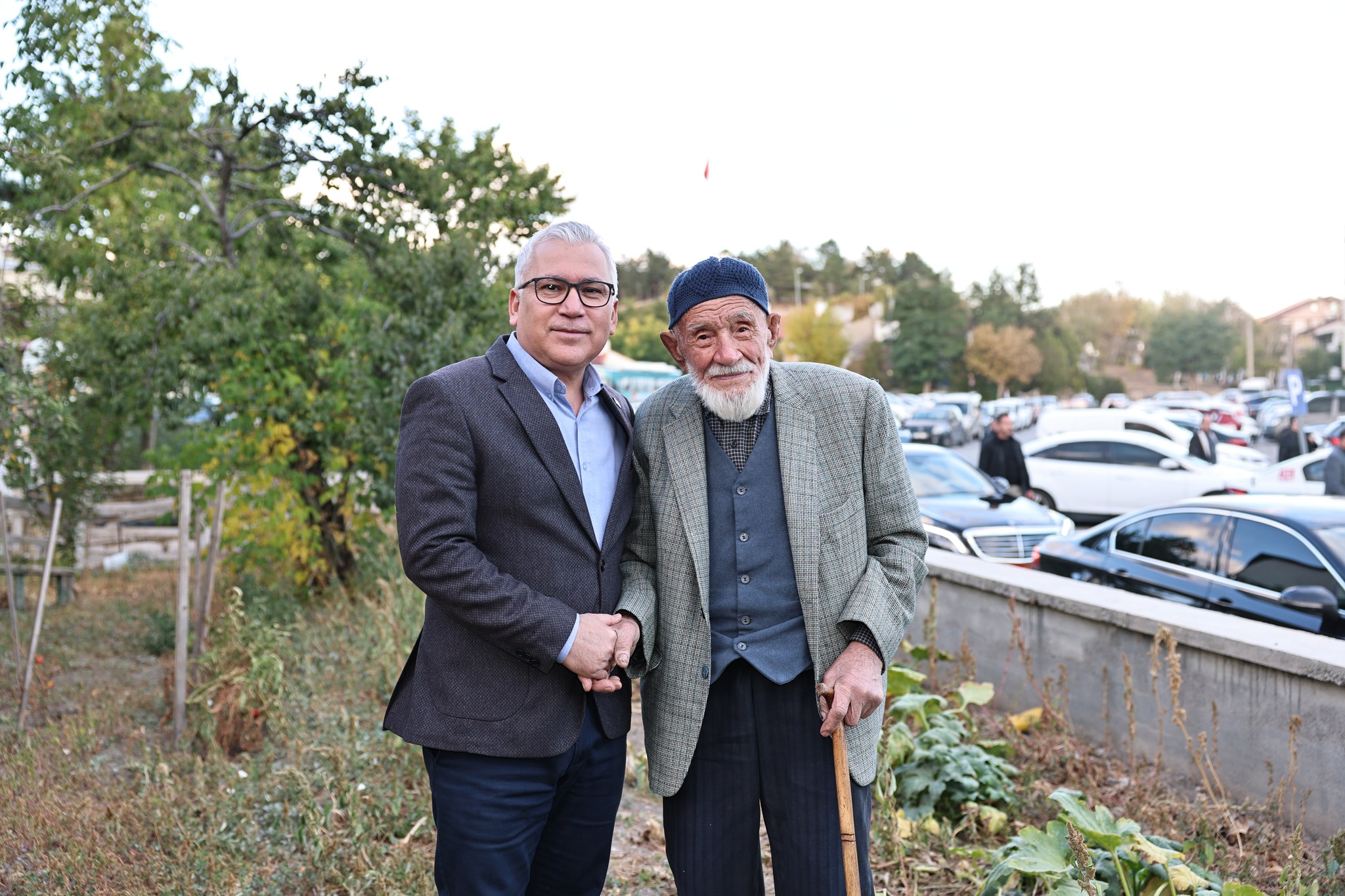 Vali Şimşekten Ulu Çınarımızı ziyaret