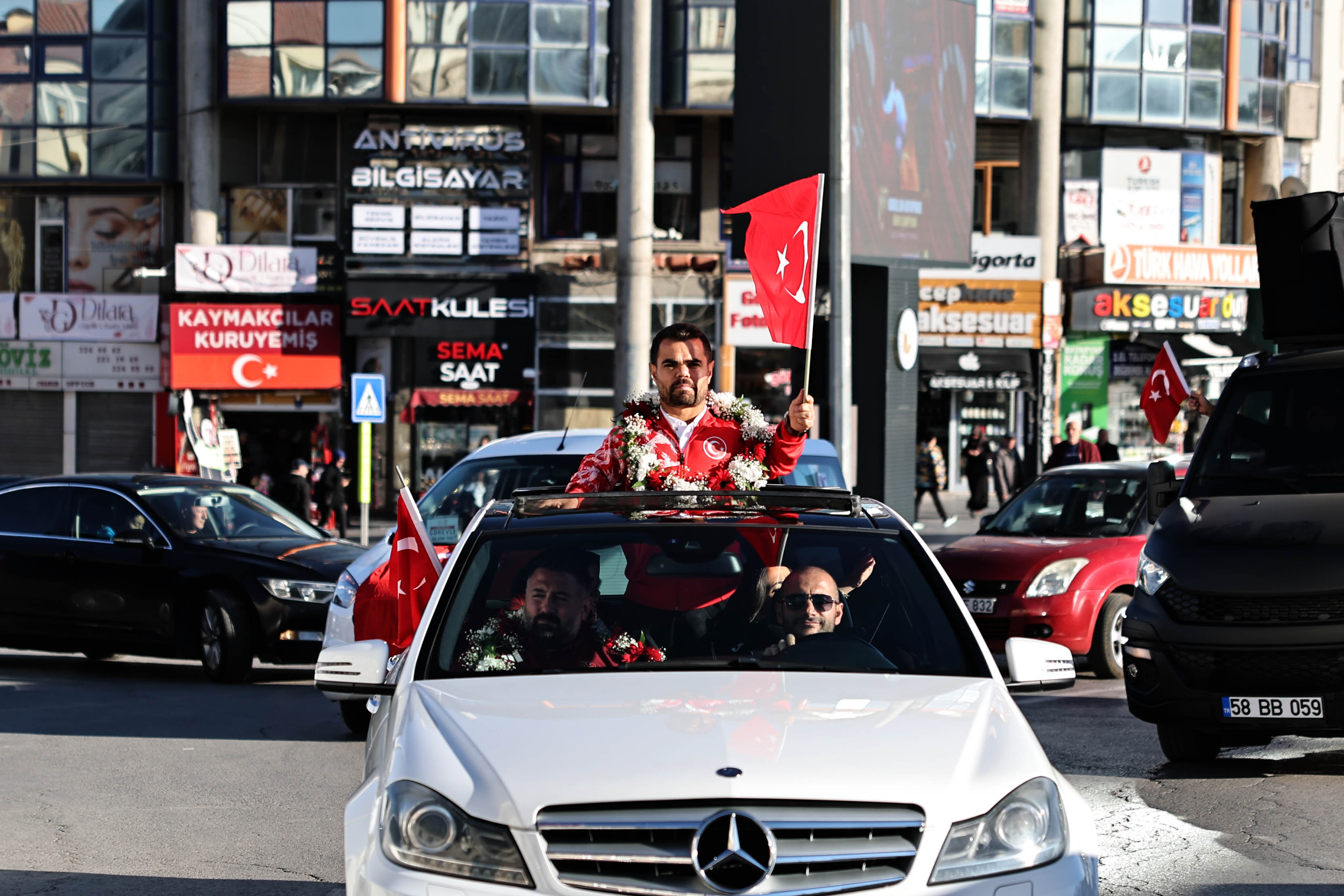 Şampiyon Abdullah Kayapınar, Vali Şimşek'i Ziyaret Etti