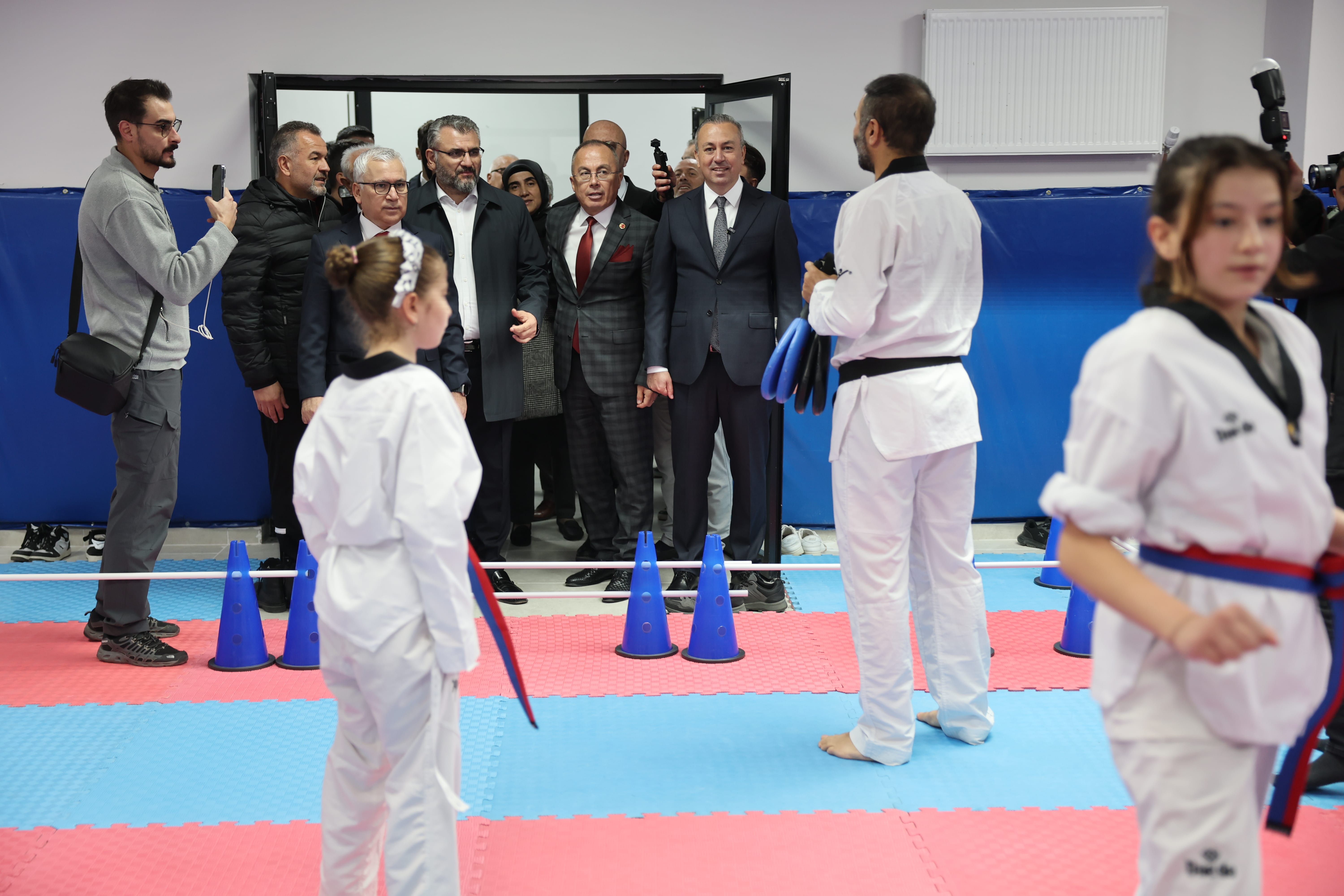 ŞEYH ŞAMİL SAĞLIK, KÜLTÜR VE SPOR MERKEZİ HİZMETE AÇILDI