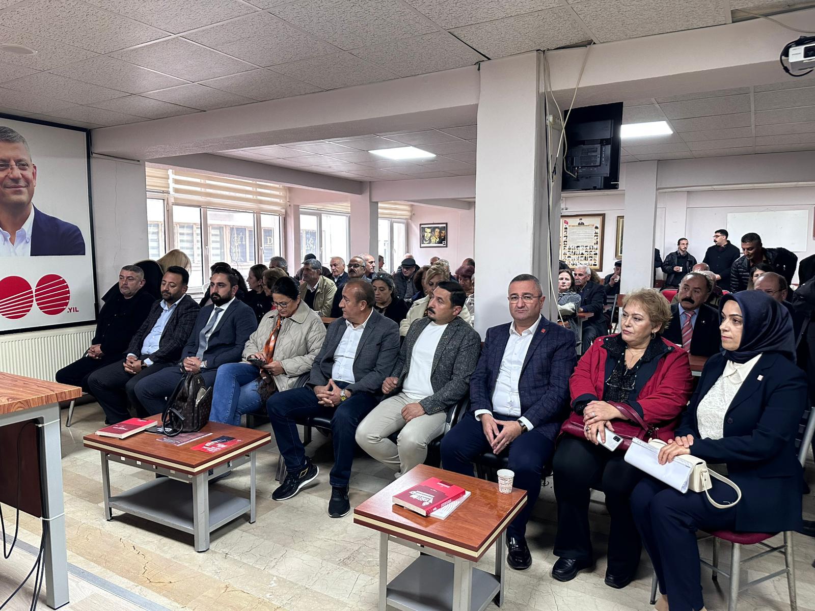 Cumhuriyet Halk Partisi Sivas İl Başkanlığında Gazi Doğan Yılmaz Coşkun'a görevi devretti Cumhuriyet Halk Partisi Sivas İl Başkanlığında Gazi Doğan Yılmaz Coşkun'a görevi devretti