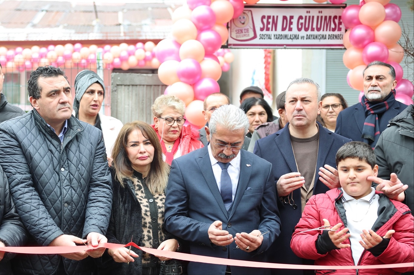 Sen De Gülümse Derneği’nin yeni hizmet binası açıldı