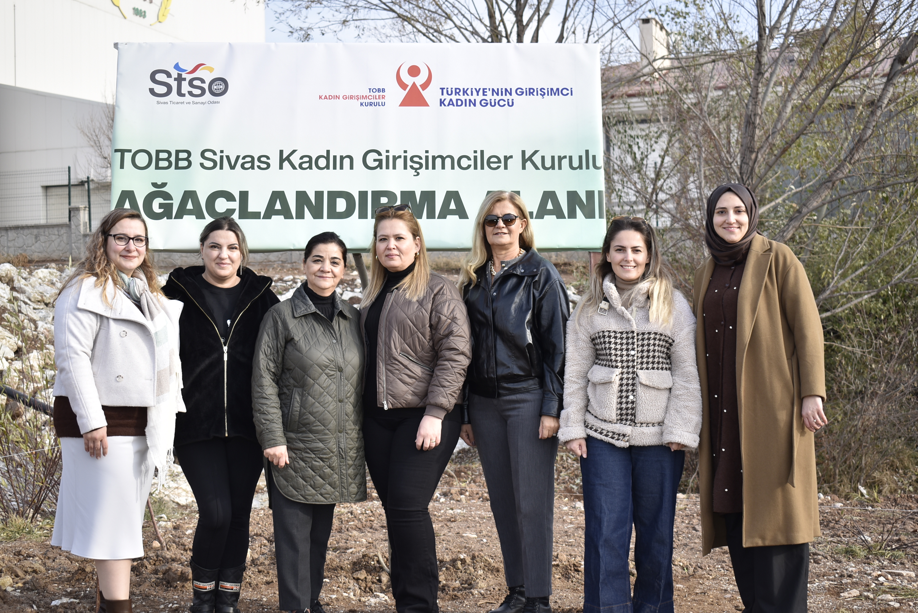 Sivas OSB’de Yeşil Dönüşüm! Binlerce Fidan Toprakla Buluşuyor Sivas OSB’de Yeşil Dönüşüm! Binlerce Fidan Toprakla Buluşuyor