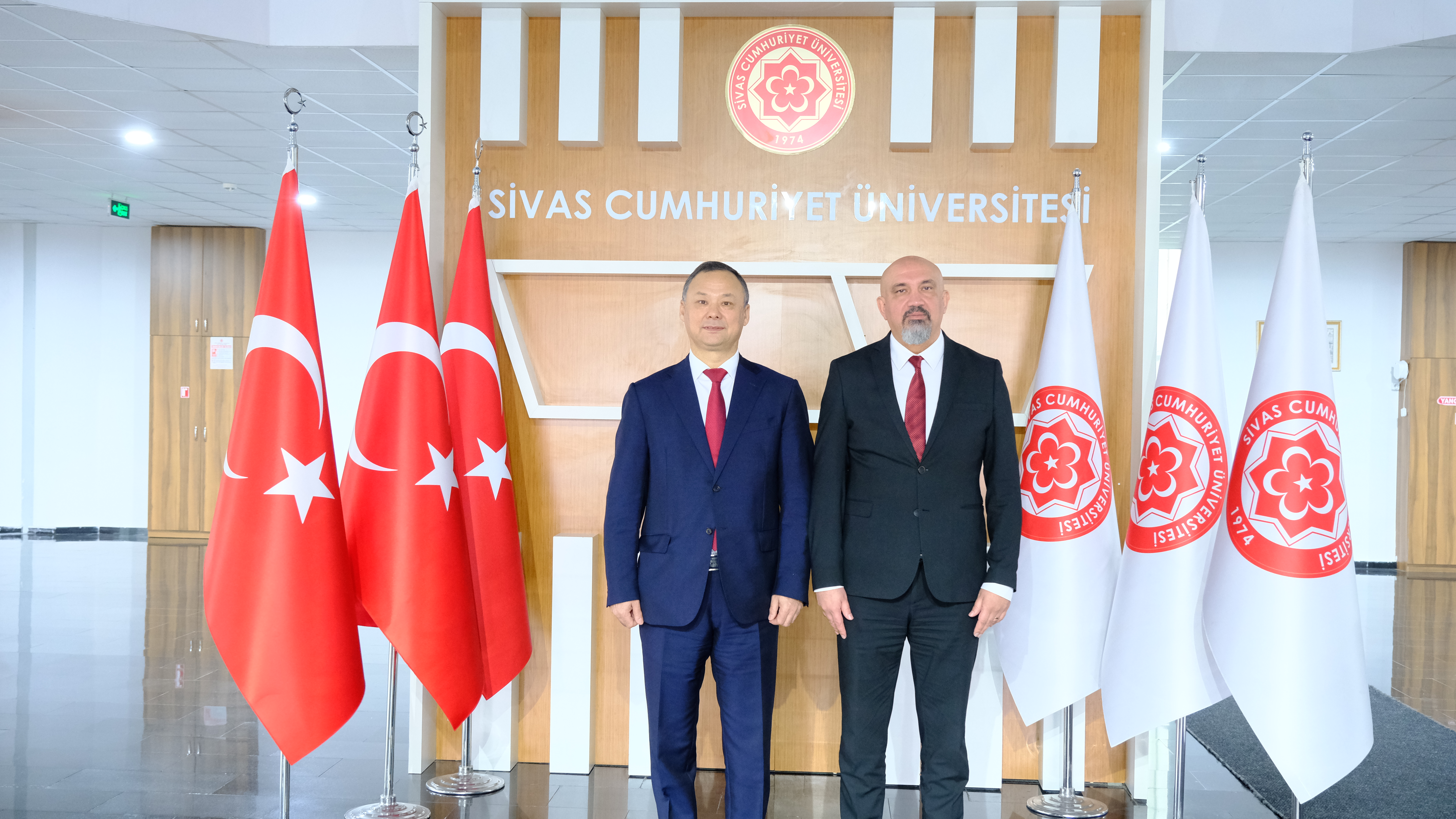 Kırgızistan Ankara Büyükelçisi, Sivas Cumhuriyet Üniversitesi’ni Ziyaret Etti Kırgızistan Ankara Büyükelçisi, Sivas Cumhuriyet Üniversitesi’ni Ziyaret Etti