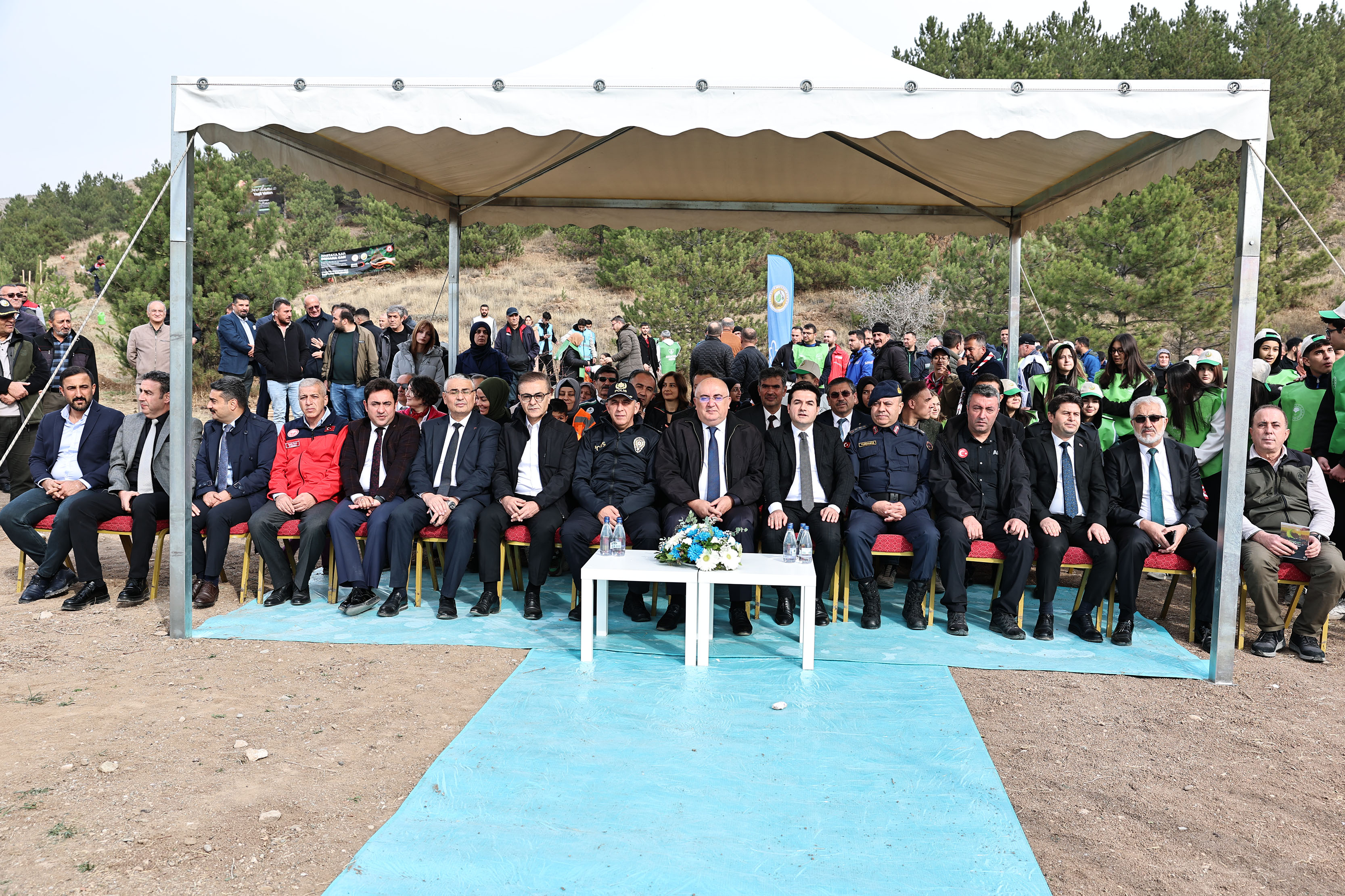 Milli Ağaçlandırma Günü'nde Fidanlar Toprakla Buluşturuldu