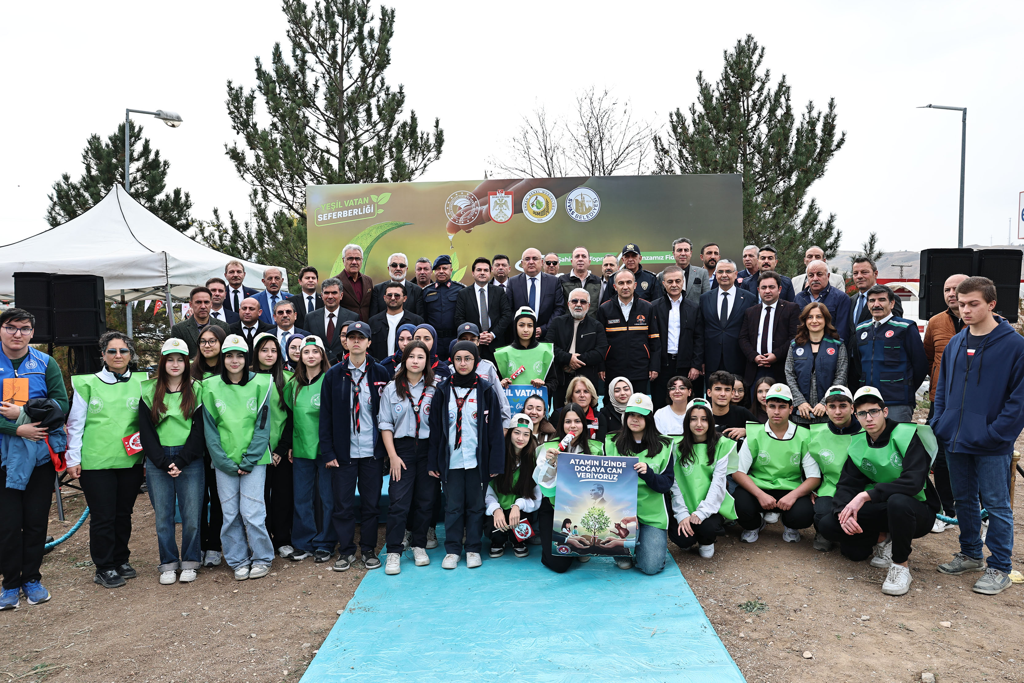 Milli Ağaçlandırma Günü'nde Fidanlar Toprakla Buluşturuldu