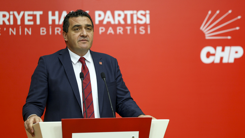 Ulaş Karasu“Gebze’de çöken binanın üstündeki çatlakların adı: AKP’nin ihmalidir”