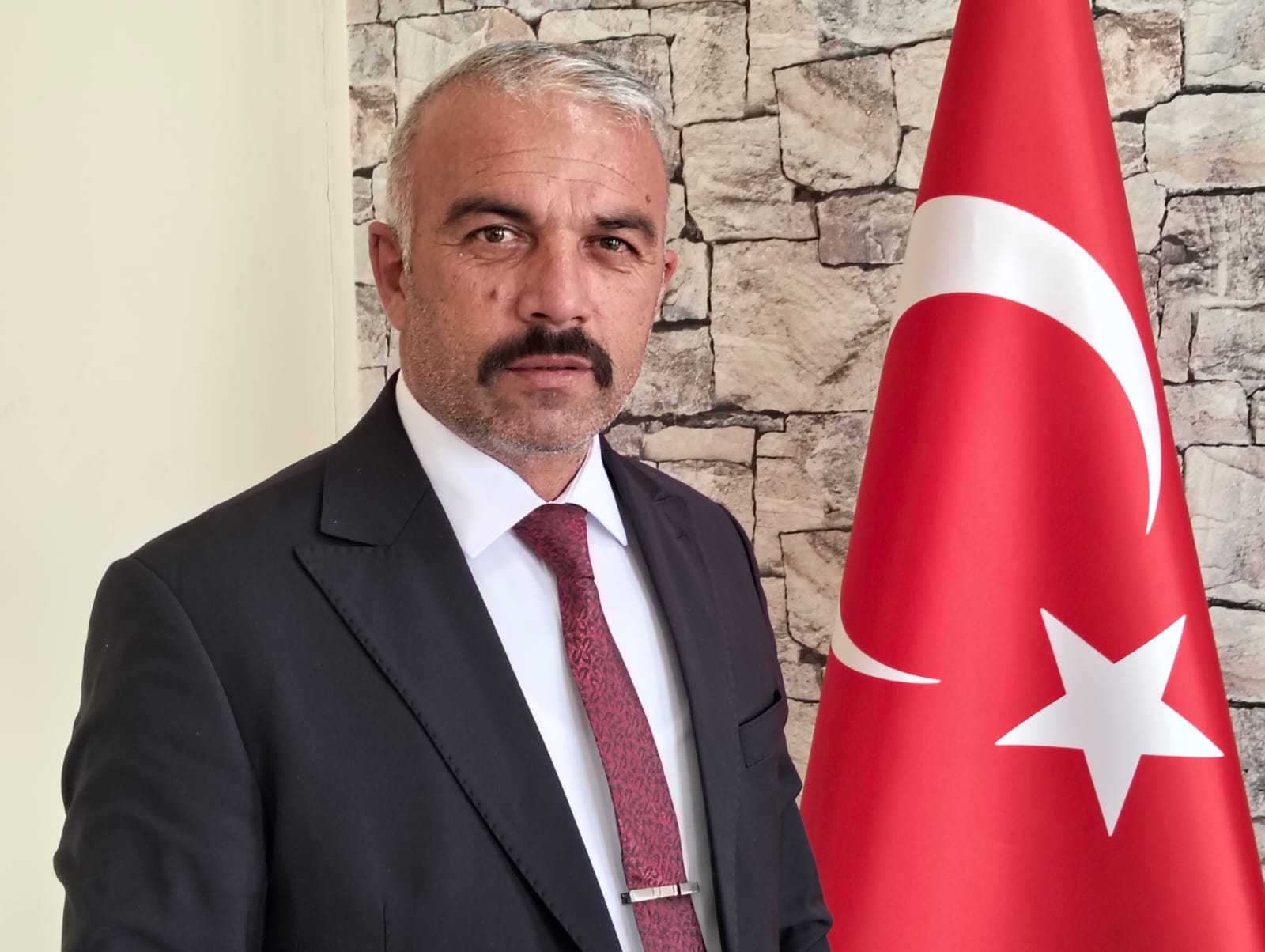 Sivas'taki İnternet Haber Sitesine Muhtarlarlar Dernek Başkanı Cemalettin Arslan'dan Kapak Gibi Yanıt