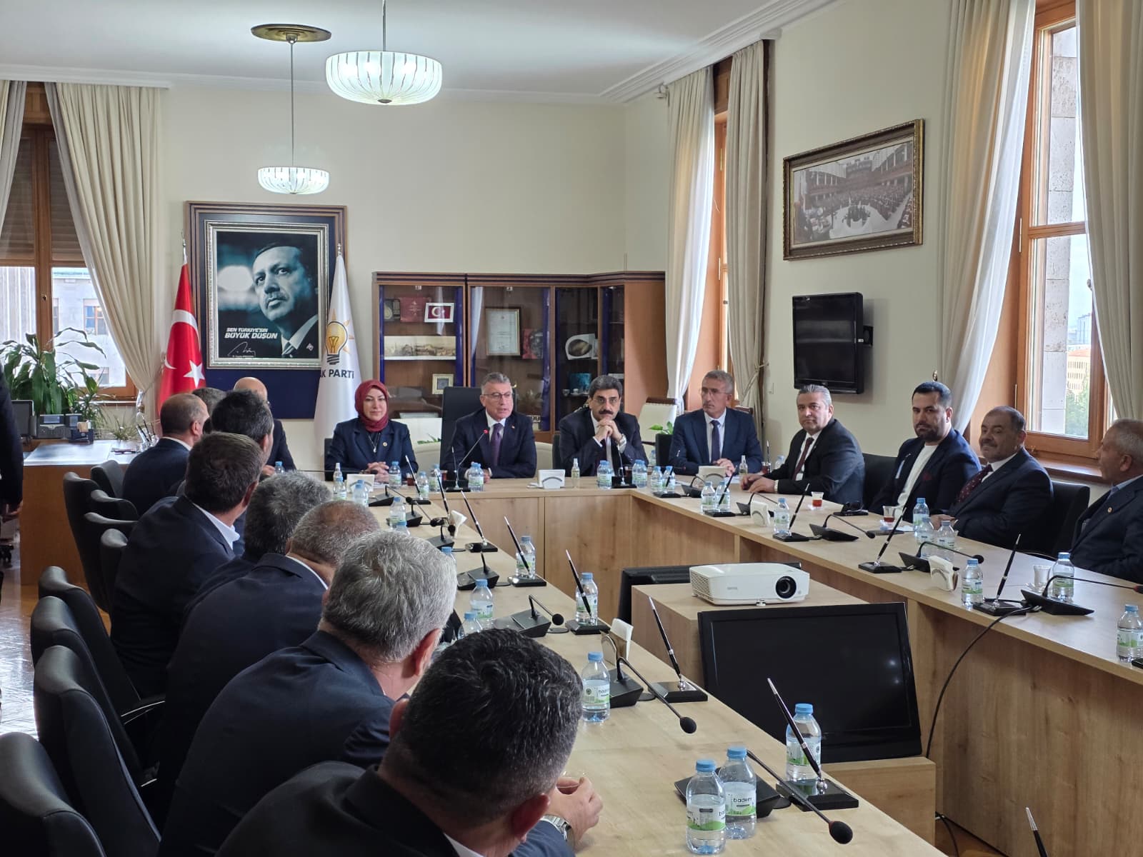 RUKİYE TOY, İLBEYLİ YÖRESİ MUHTARLARINI TBMM’DE MİSAFİR ETTİ RUKİYE TOY, İLBEYLİ YÖRESİ MUHTARLARINI TBMM’DE MİSAFİR ETTİ