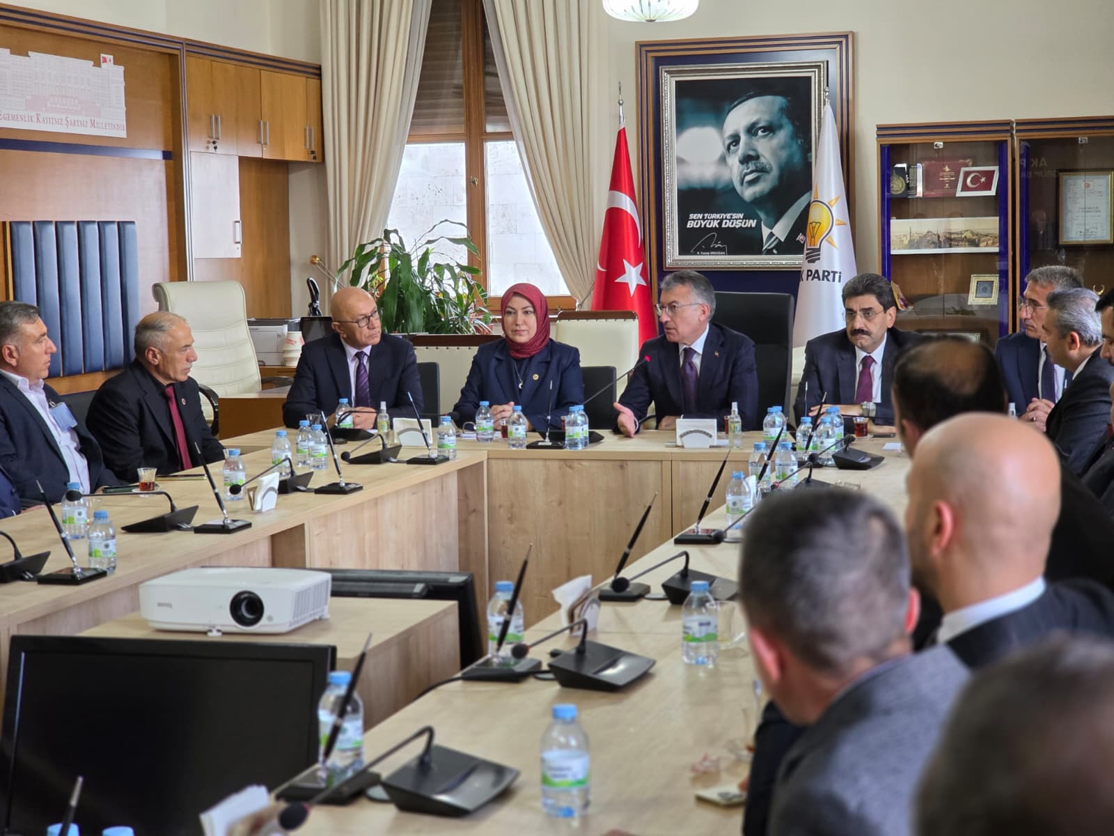 RUKİYE TOY, İLBEYLİ YÖRESİ MUHTARLARINI TBMM’DE MİSAFİR ETTİ RUKİYE TOY, İLBEYLİ YÖRESİ MUHTARLARINI TBMM’DE MİSAFİR ETTİ