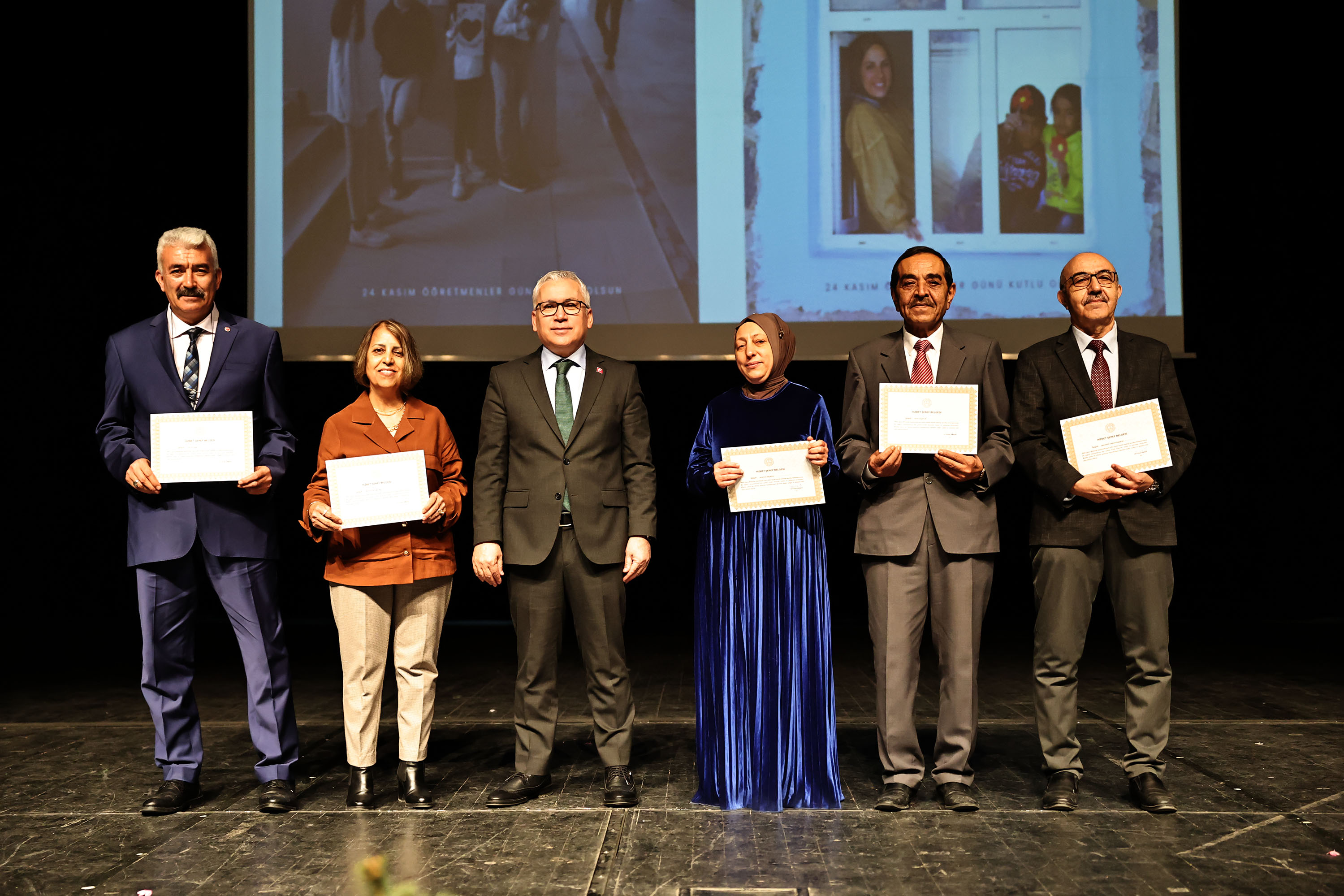 Sivas'ta 24 Kasım Öğretmenler Günü Programı Düzenlendi Sivas'ta 24 Kasım Öğretmenler Günü Programı Düzenlendi