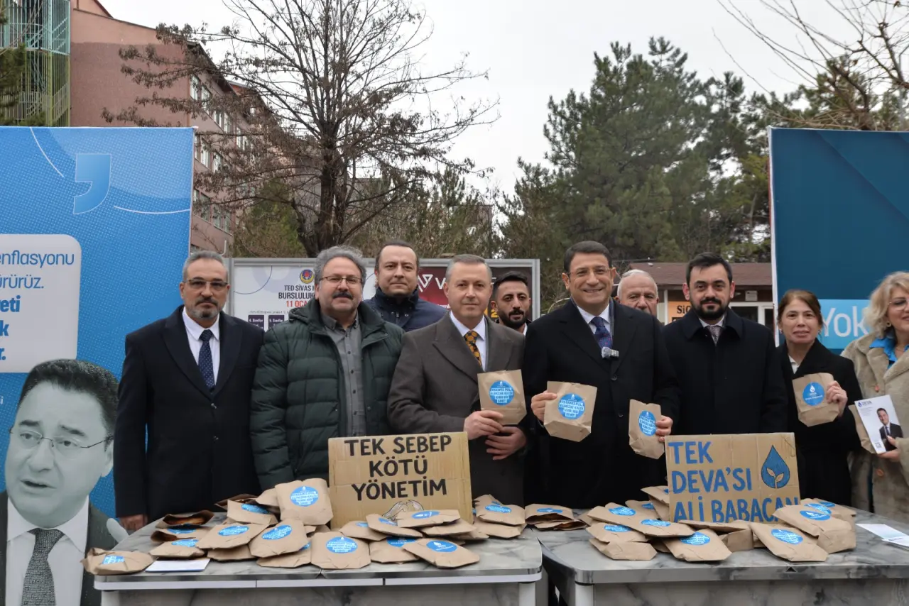 DEVA Partisi Sivas İl Başkanı Çevik'ten Çay ve Simit Üzerinden Asgari Ücret Tepkisi