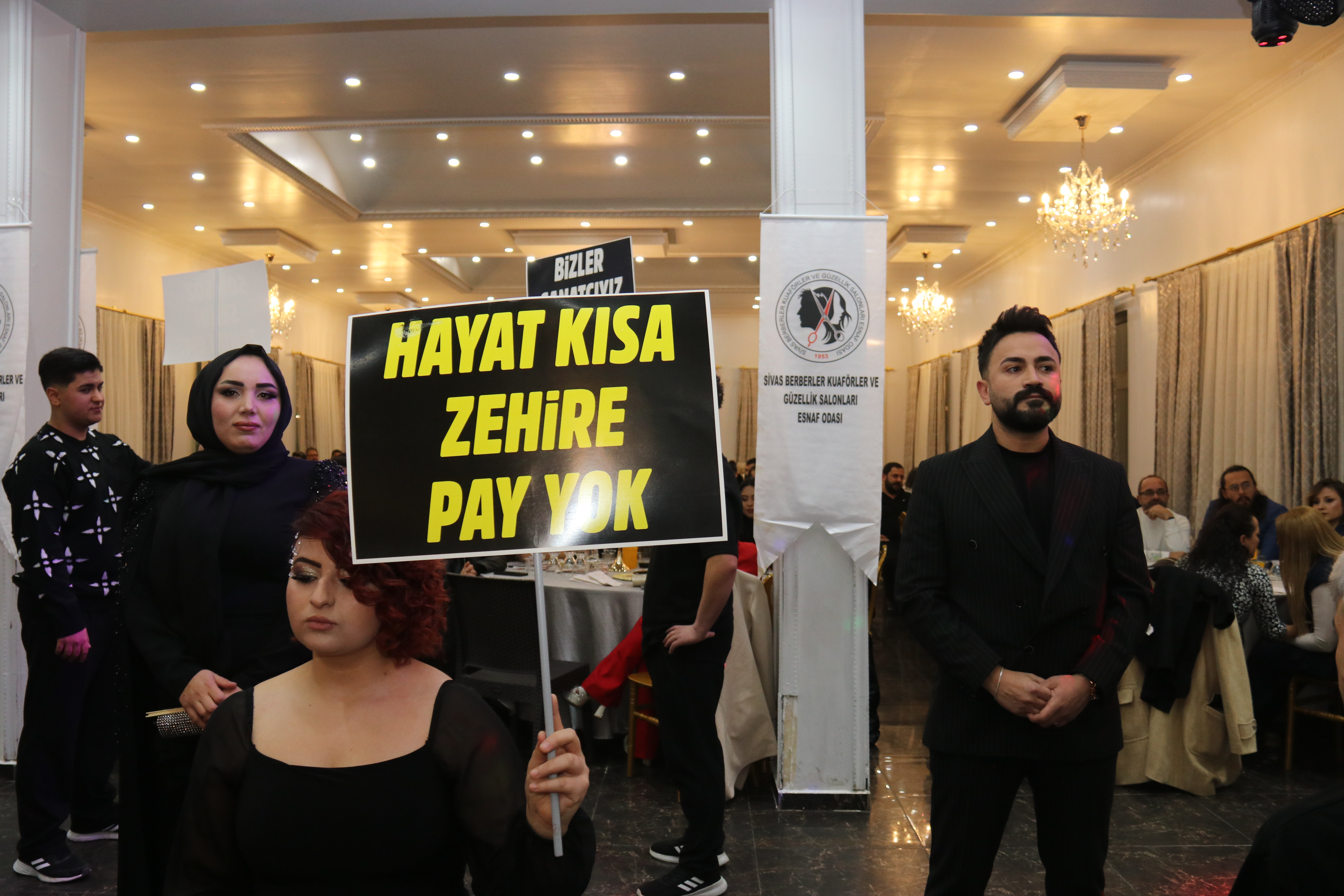 UYUŞTURUCU İLE MÜCADELEYE KUAFÖRLERDEN DESTEK